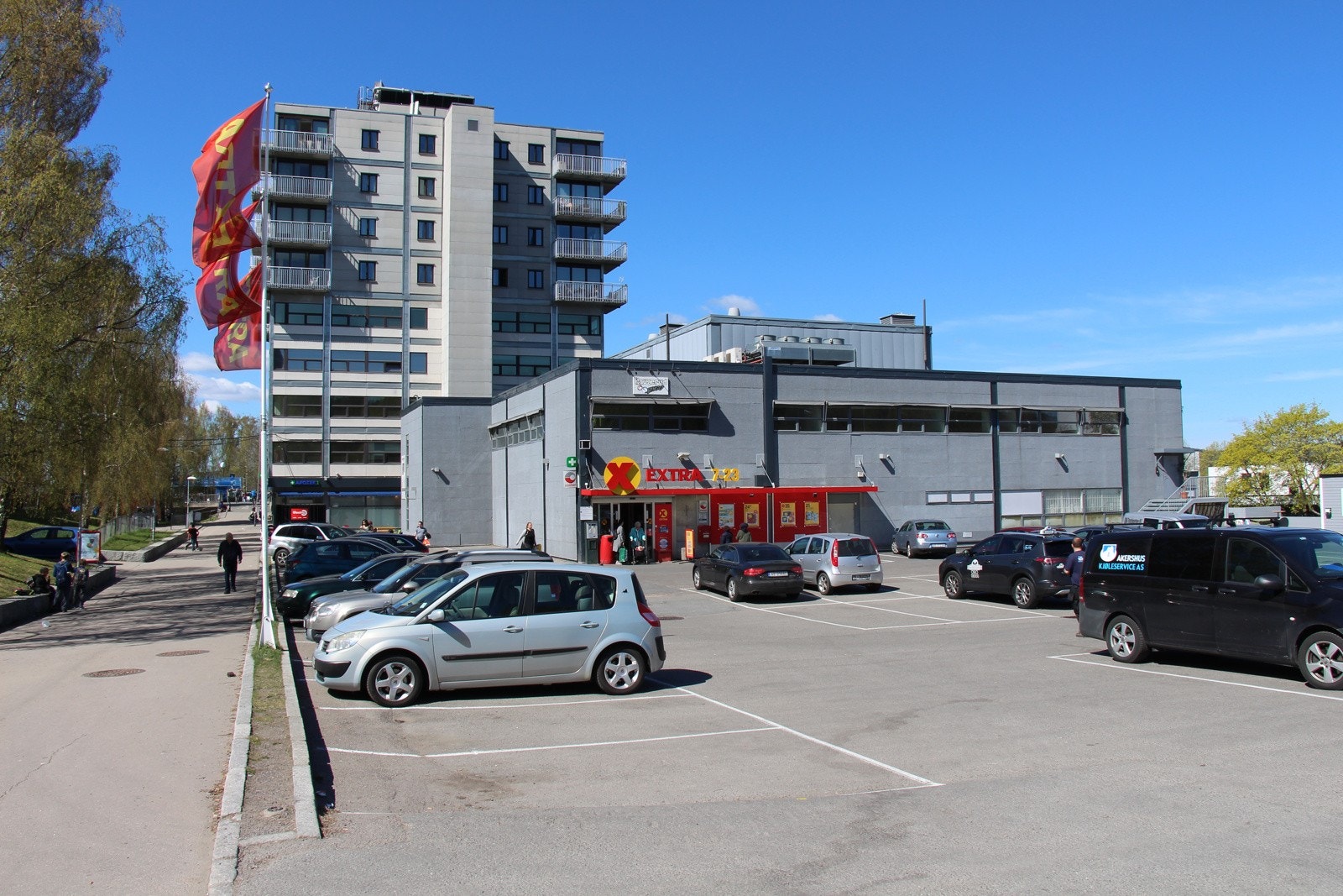 Haugerud senter ligger en kort spasetur unna boligen Galleribilde