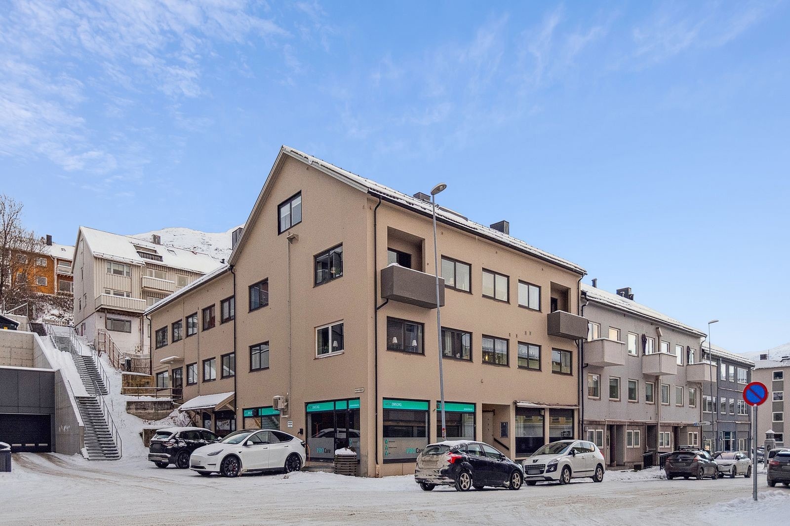 Sentral beliggenhet midt i Narvik sentrum, med nærhet til det meste byen har å by på!