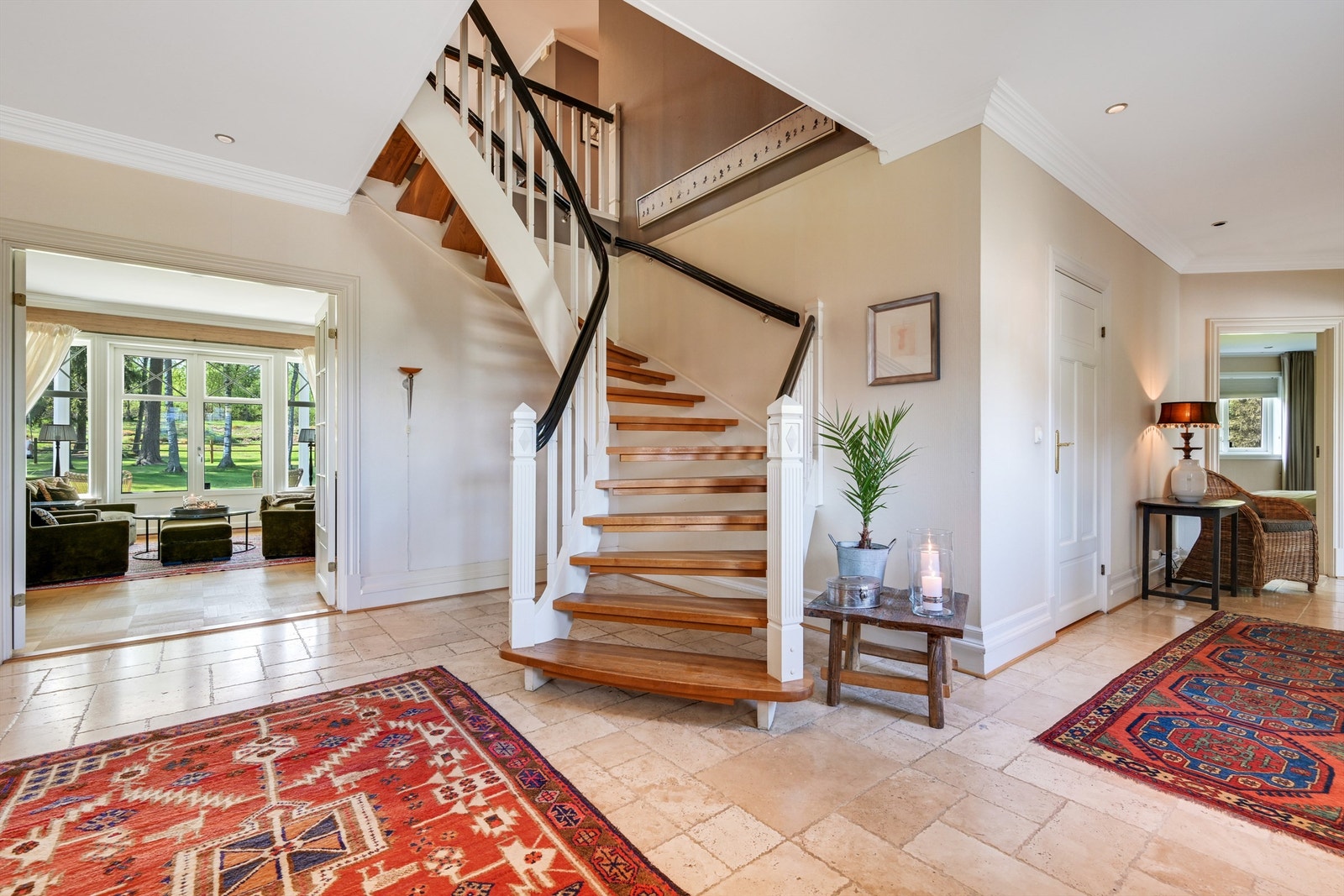 Alle rommene oppleves luftig og romslige, samt en praktisk og gjennomtenkt planløsning Galleribilde