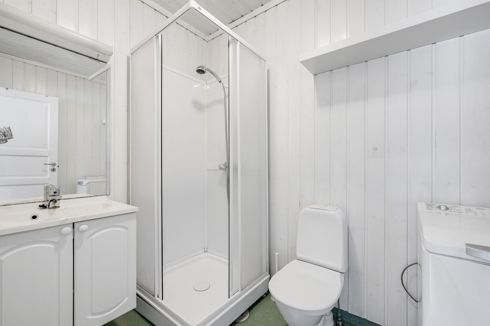 Bad i sidebygningen (ikke godkjent til varig opphold) Galleribilde