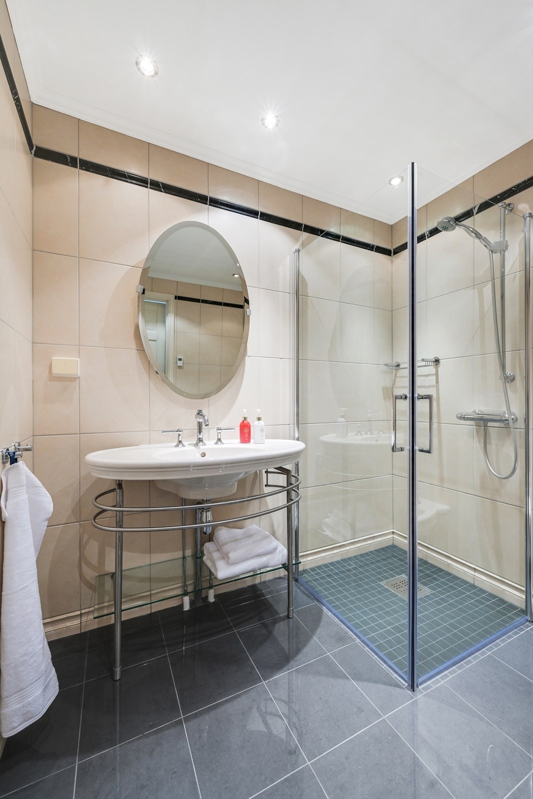 Her er det dusj, servant og toalett Galleribilde