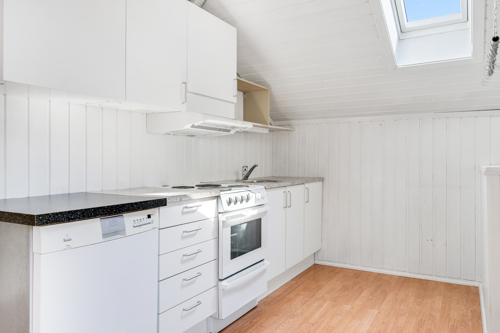 Kjøkken i sidebygningen (ikke godkjent for varig opphold) Galleribilde