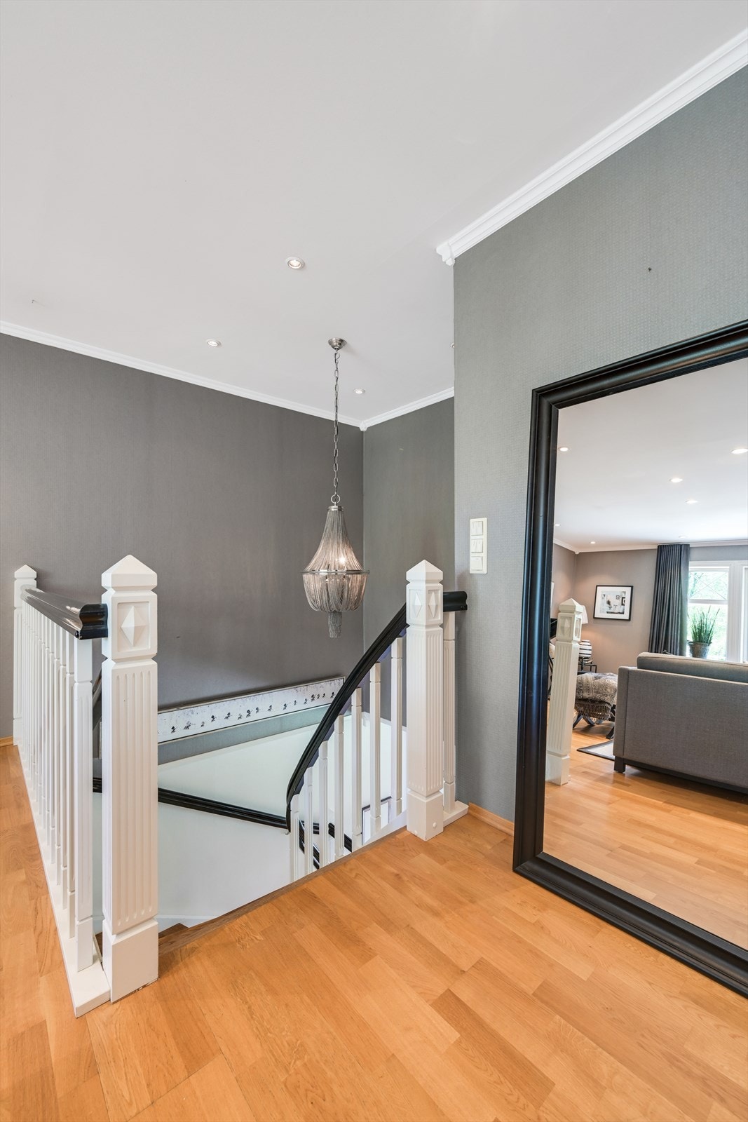 Boligens andre etasje er også svært romslig og innholdsrik Galleribilde