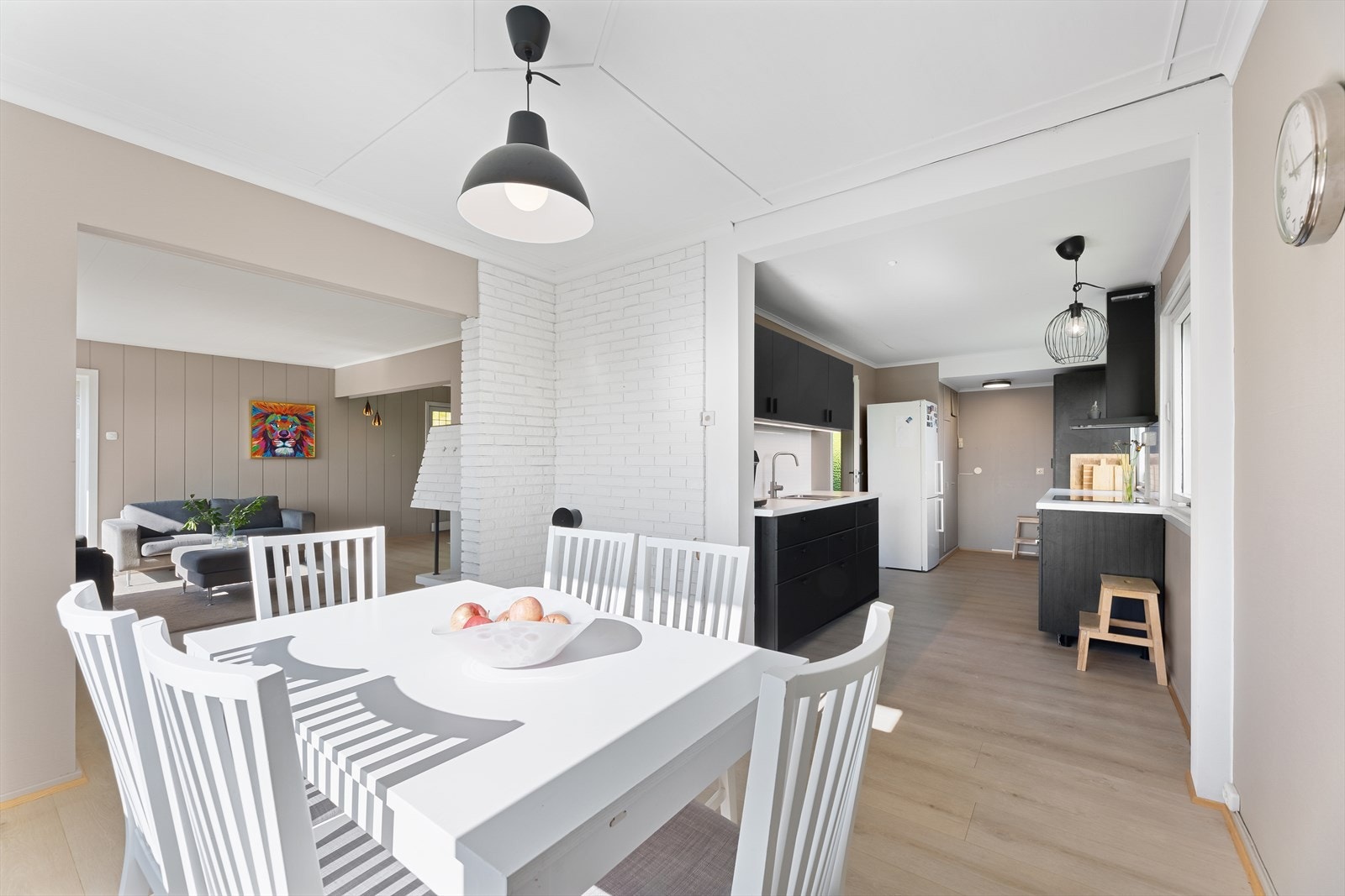 God plass til romslig spisebord. Galleribilde