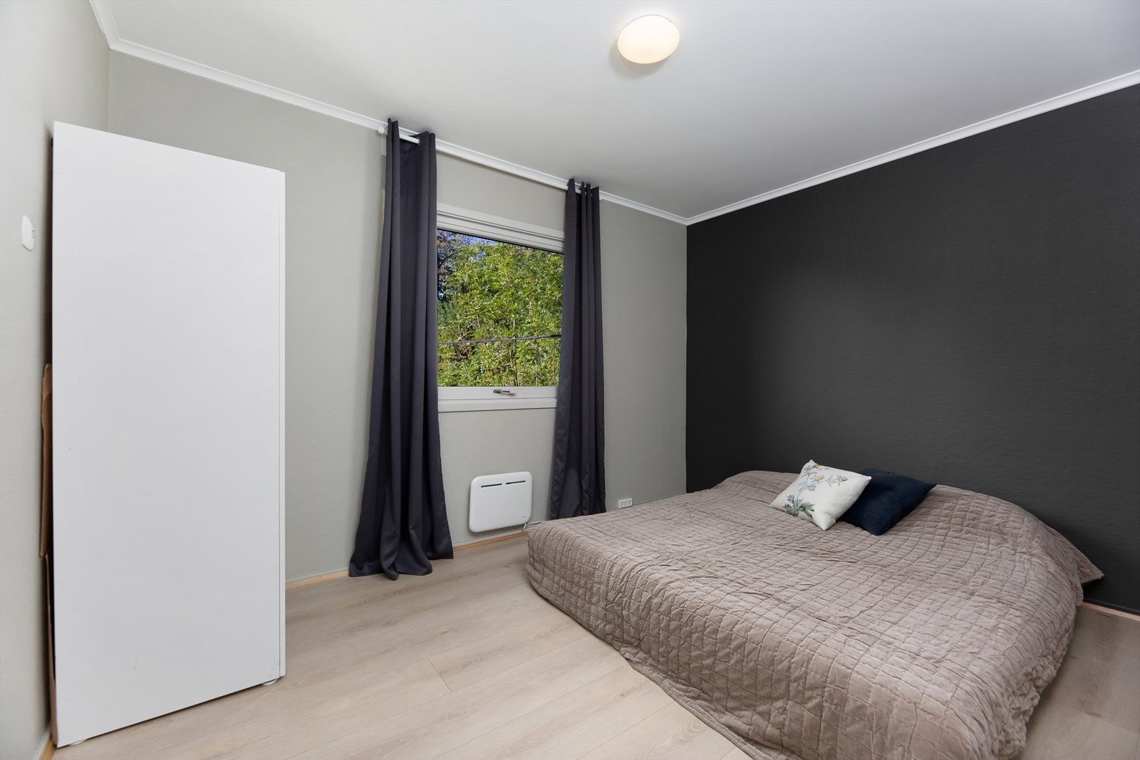 Boligen øvrige soverom er i likhet med hovedsoverommet av god størrelse. Galleribilde