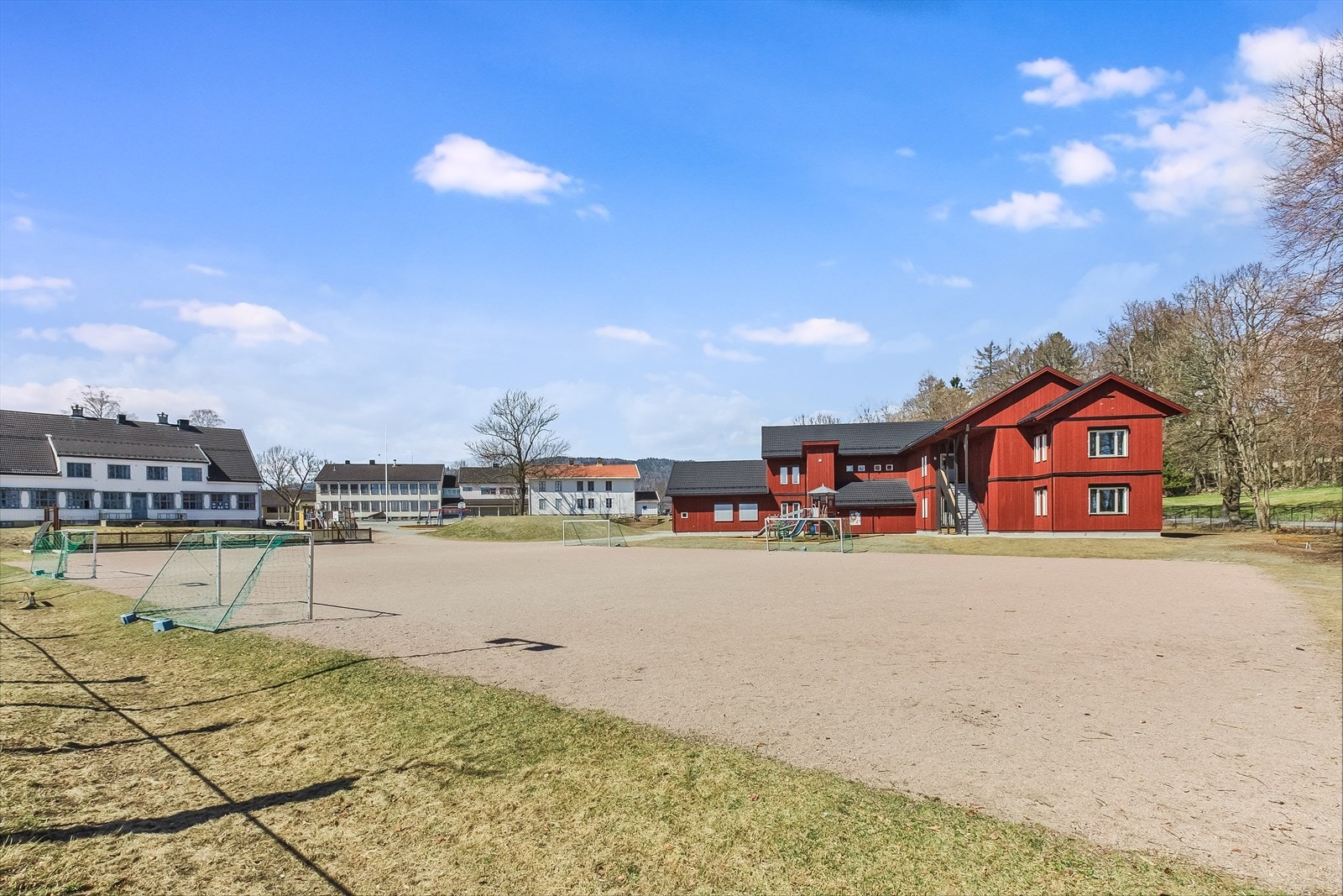 Boligen sokner til Jansløkka barneskole, og hit er det enkel og kort skolevei. Galleribilde