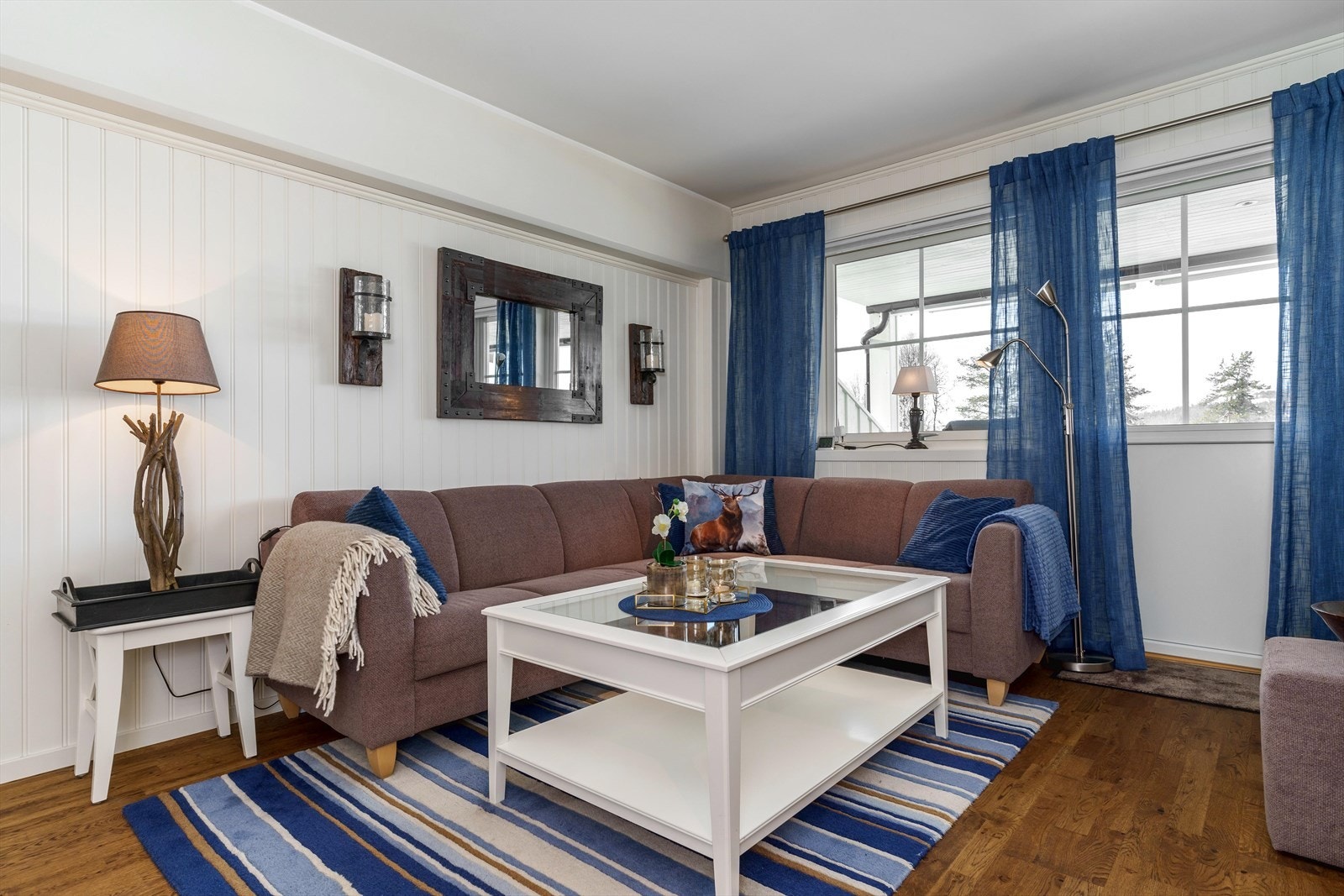 Fra stuen har man tilgang til terrasse. Galleribilde