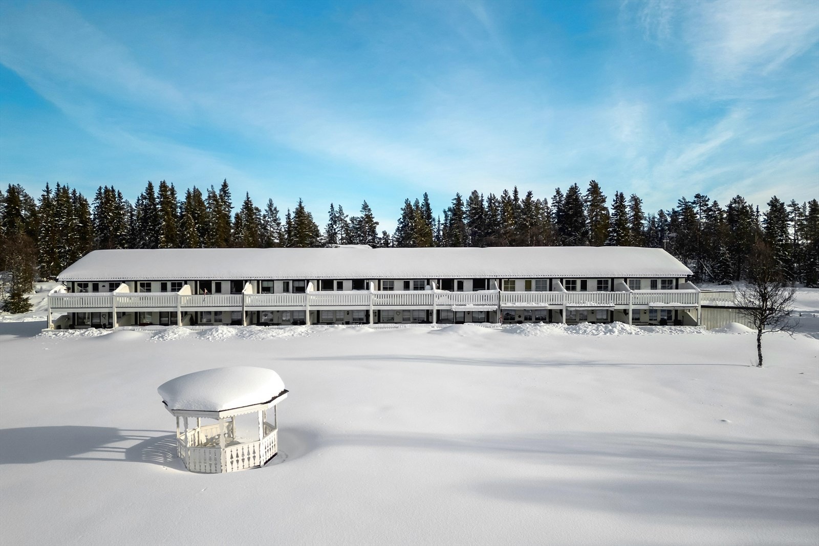 Et leilighetsbygg med til sammen 20 leiligheter, beliggende på Golsfjellet. Organisert og godt sameie med hyggelige naboer. Galleribilde