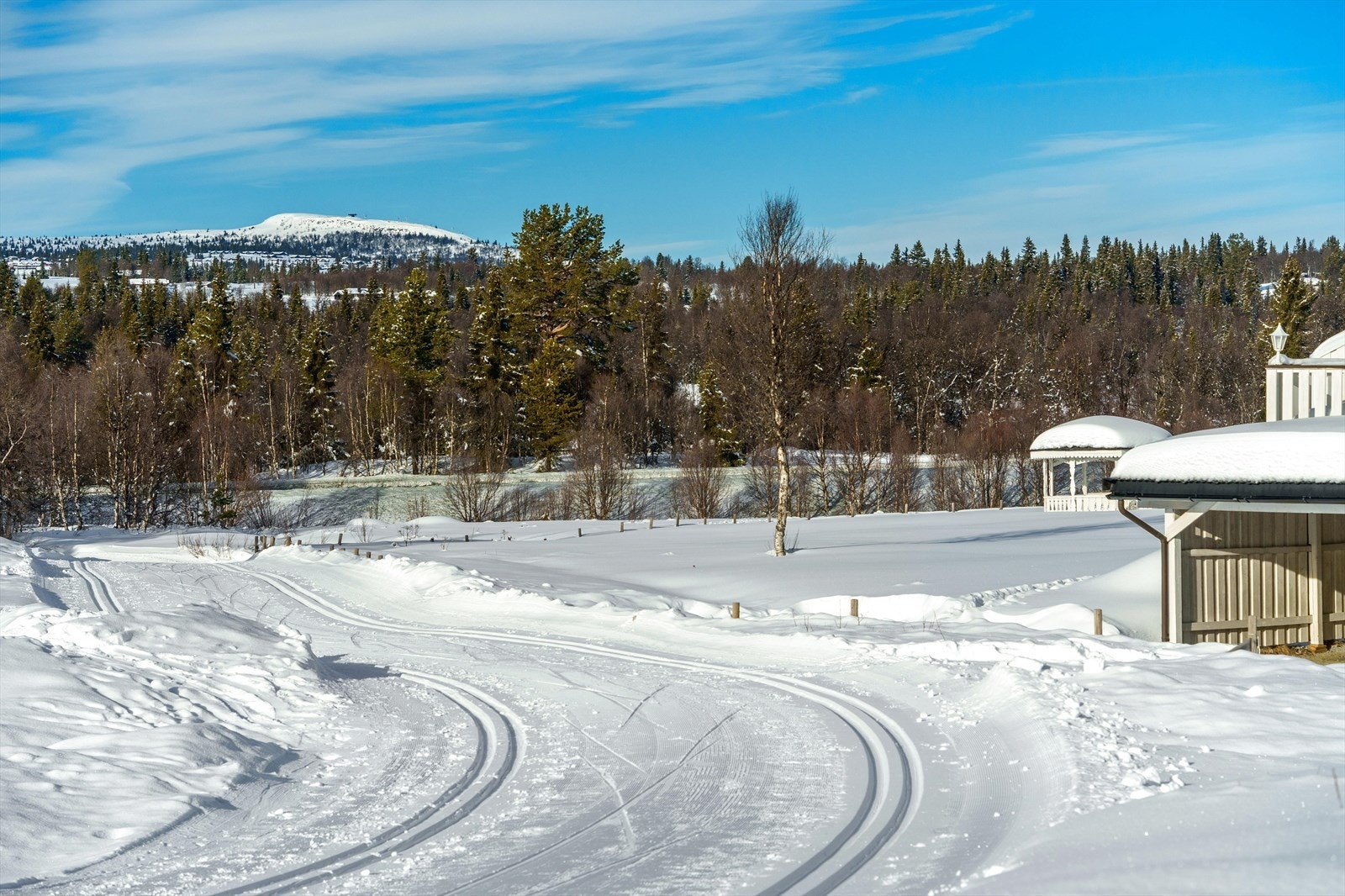 Vinterstid er det direkte adkomst til langrennsløypene som tar deg innover det fantastiske løypenettet på Golsfjellet! Galleribilde