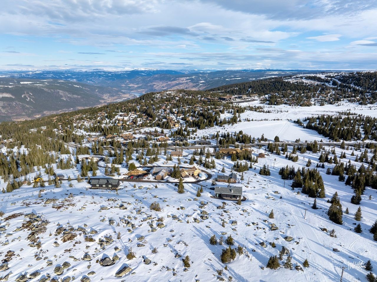 Nærhet til langrennsløyper og alpinanlegg. Galleribilde