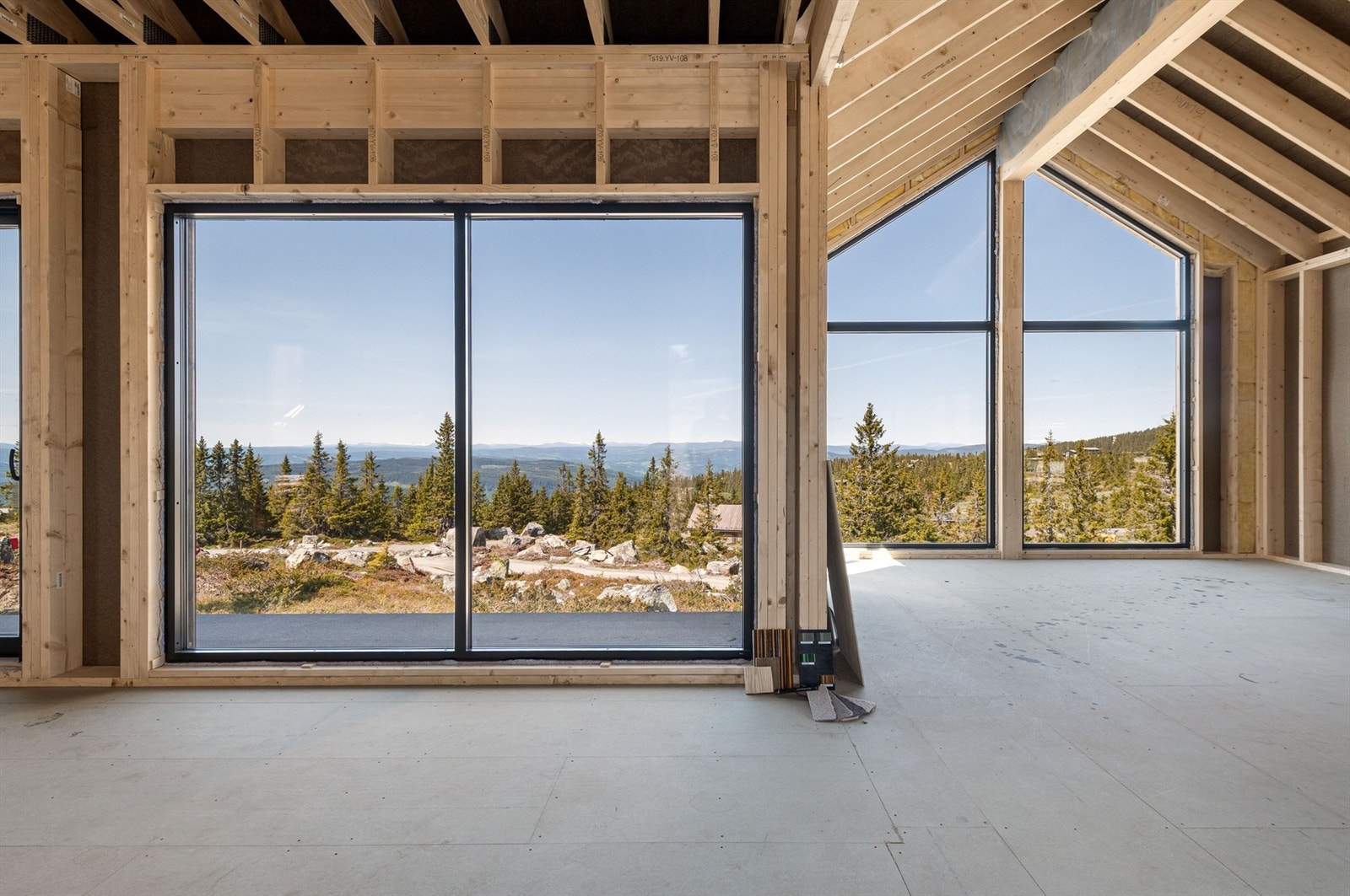 Alle rommene i hovedetasjen har fantastisk utsikt mot Jotunheimen. Galleribilde