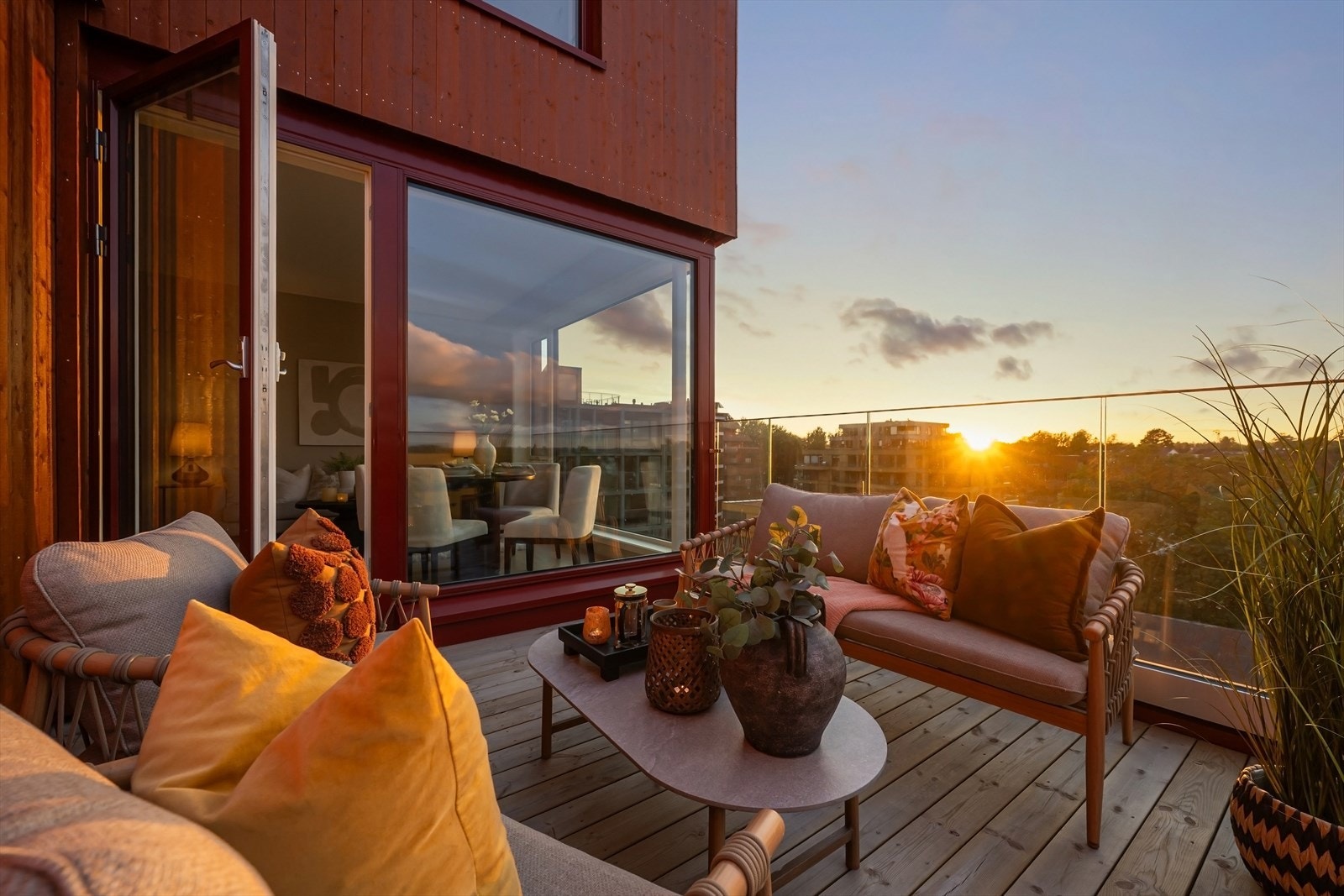 Fra stuen er det utgang til terrasse på ca. 10 kvm. Galleribilde