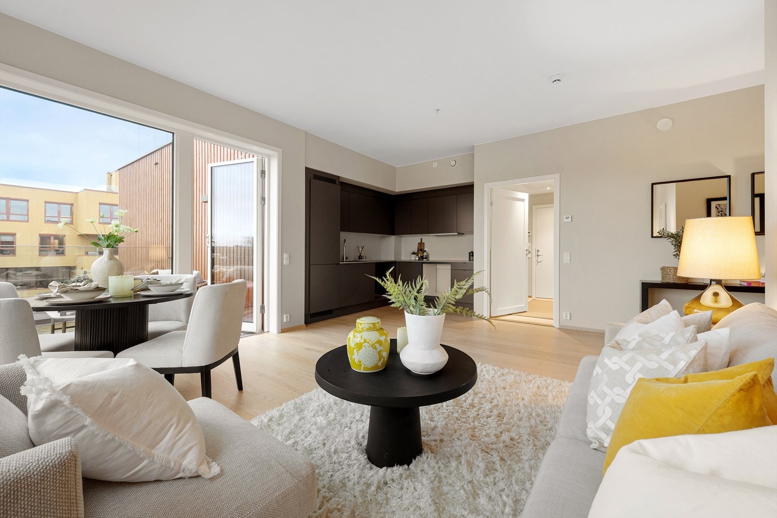 Lekkert kjøkken fra HTH i modellen ZP Focus. Kjøkkenet har god skap- og benkeplass. Galleribilde