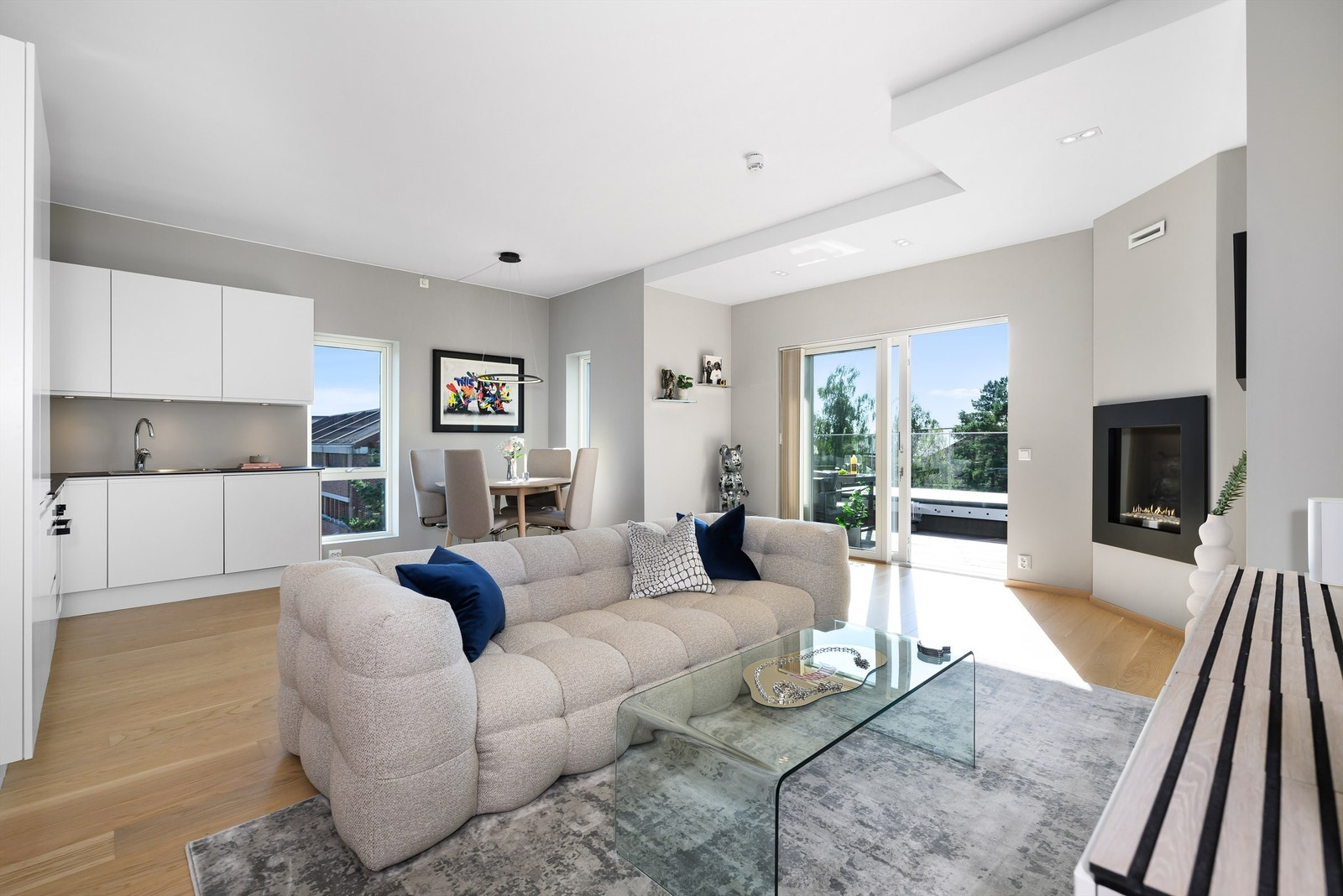 Lekkert og god planløsning med hjørnebeliggenhet i bygget. Galleribilde