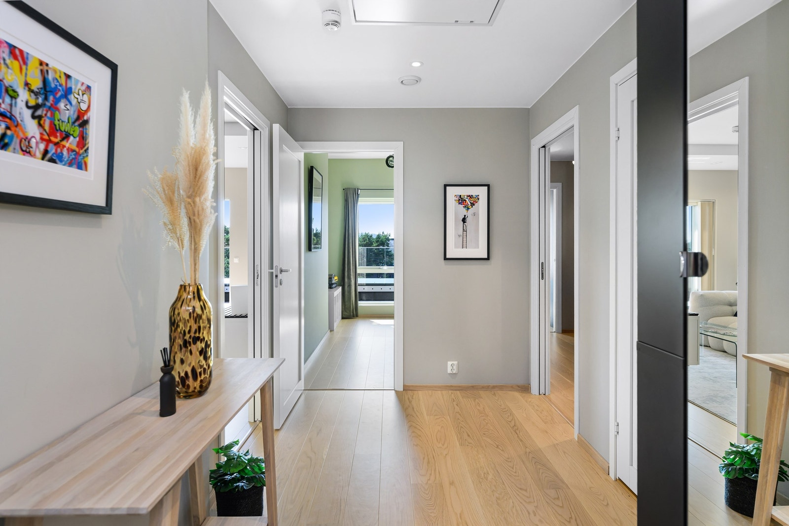 Leiligheten har en meget god planløsning med god romfølelse i alle rom. Galleribilde