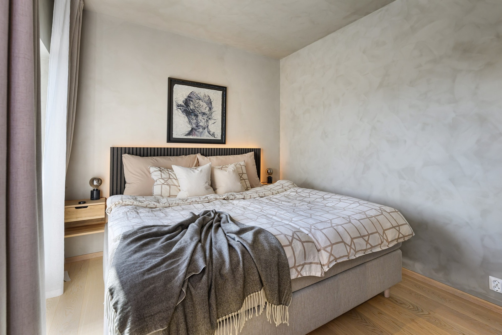 Soverommet er kalkmalt i behagelige farger for ekstra god søvn. Galleribilde