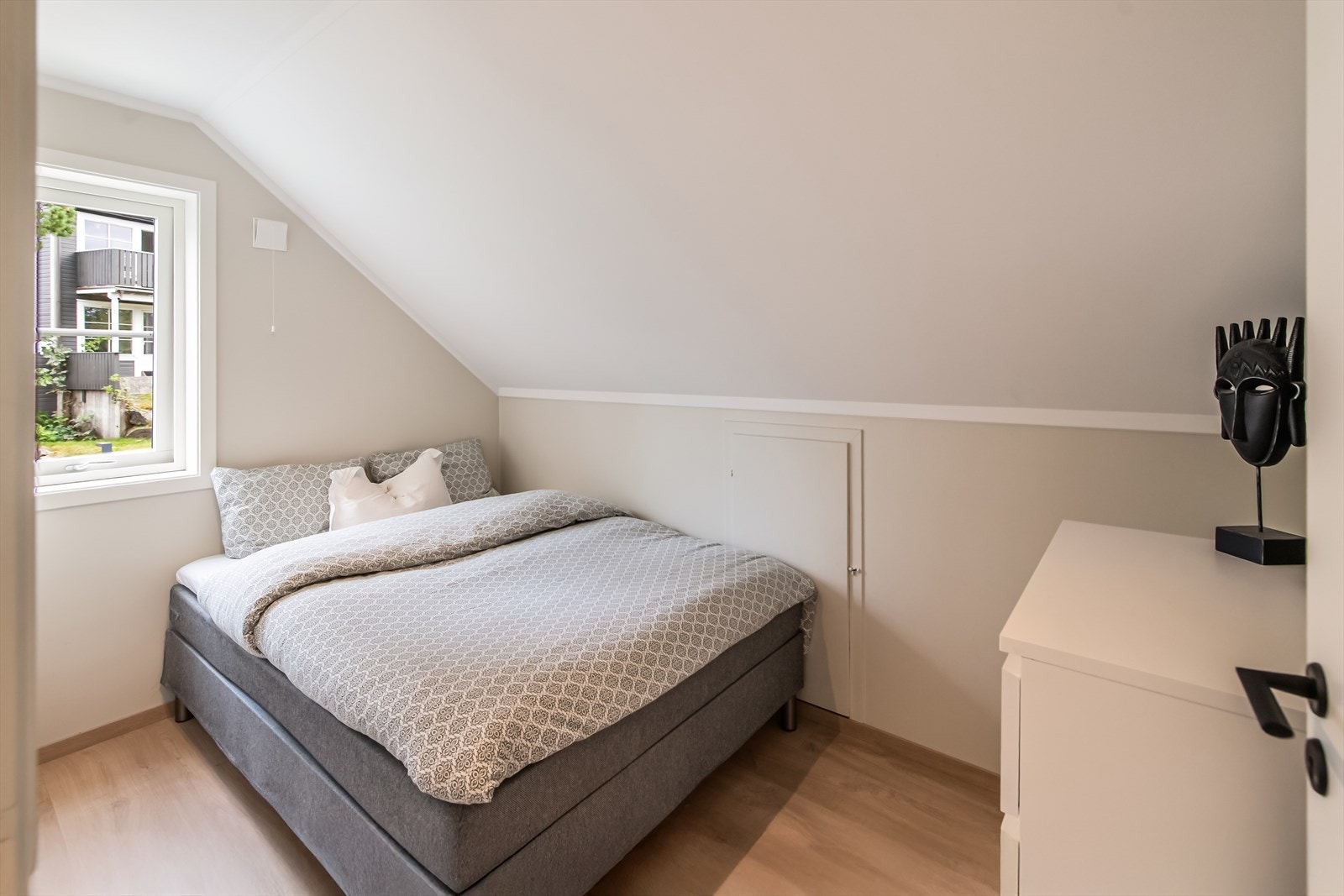 Soverom nr 2 er noe mindre, men god plass til både seng og oppbevaring. Galleribilde