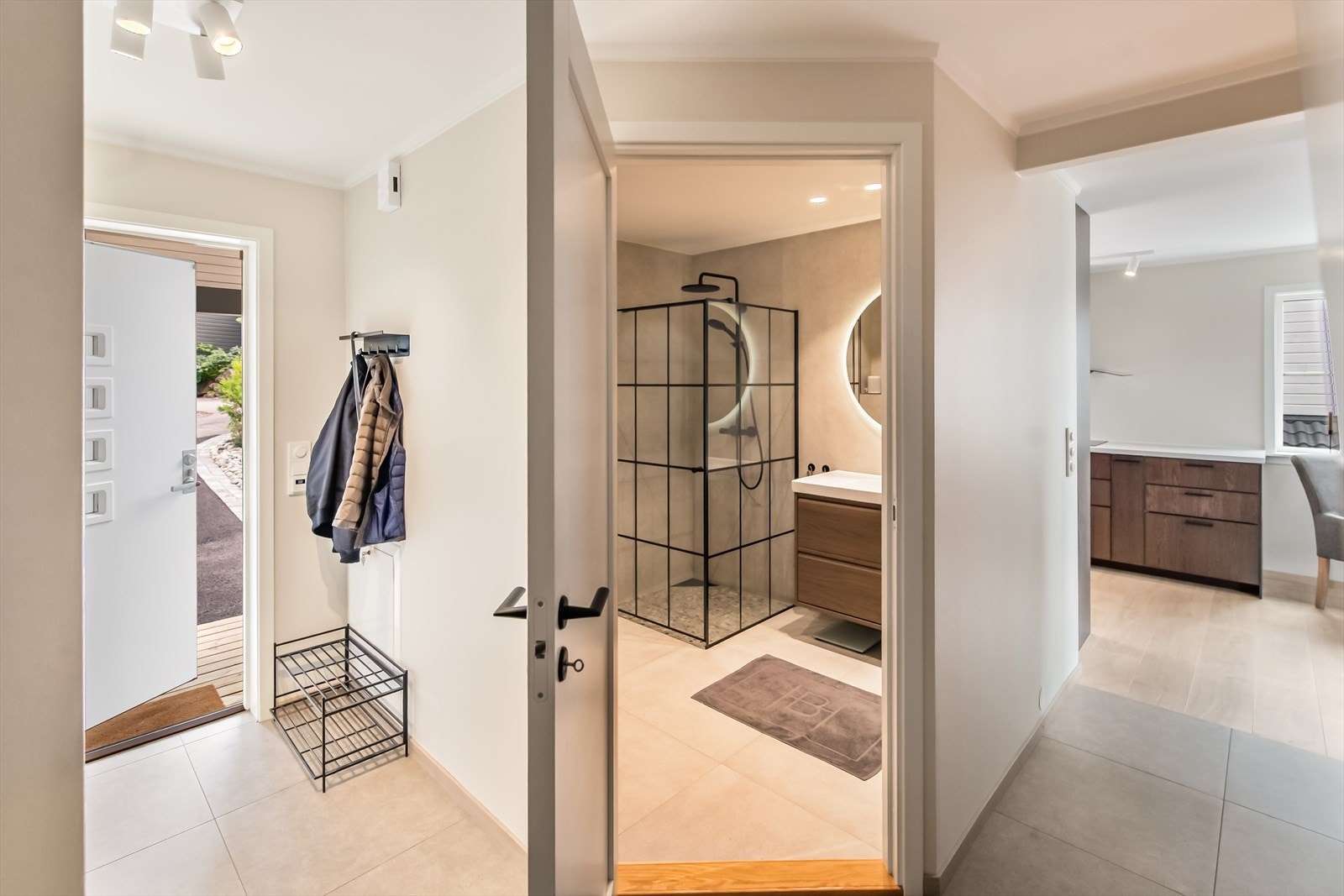 Dette er et rom man virkelig kan trives i både til hverdagsbruk og som et lite spa hjemme. Galleribilde