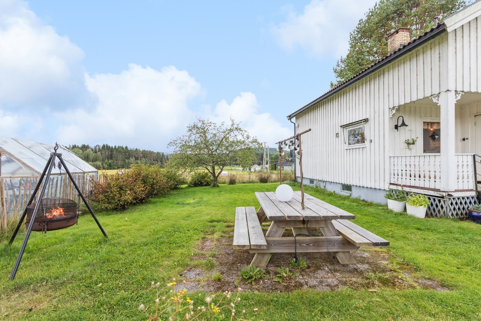 Hyggelig uteplass hvor varme dager kan nytes. Galleribilde