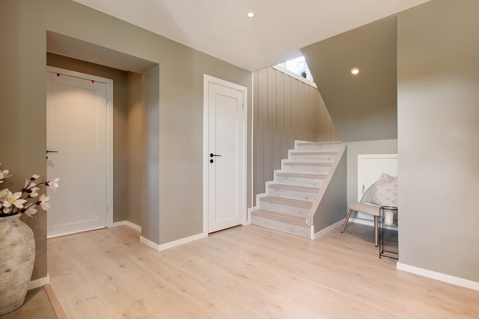 I Underetasjen finner du 3 soverom, vaskerom og 3 boder Galleribilde