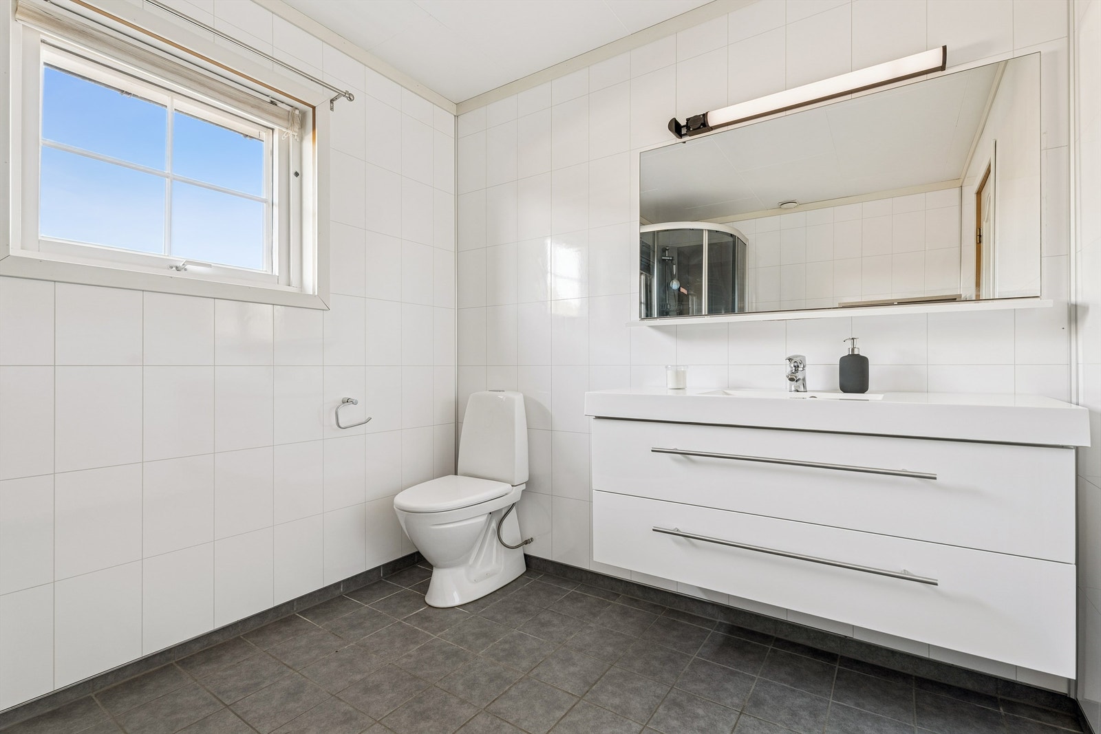 Baderom 1. etasje. Galleribilde