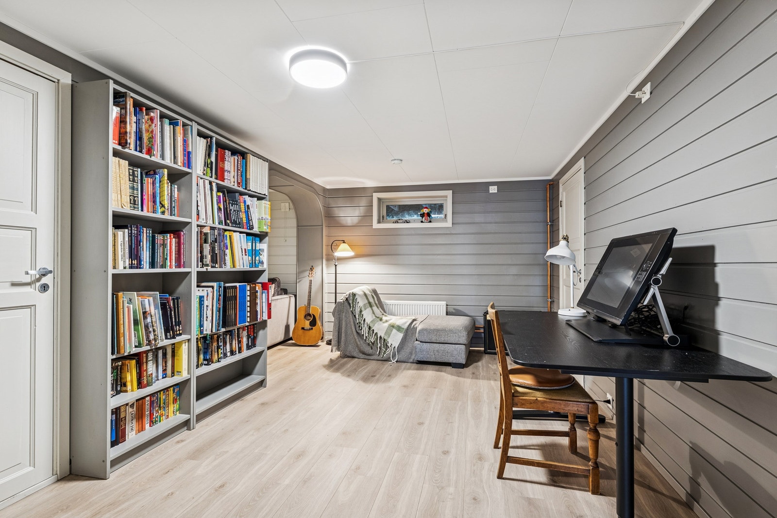 Stue i underetasjen (rommet er ikke godkjent for varig opphold). Galleribilde