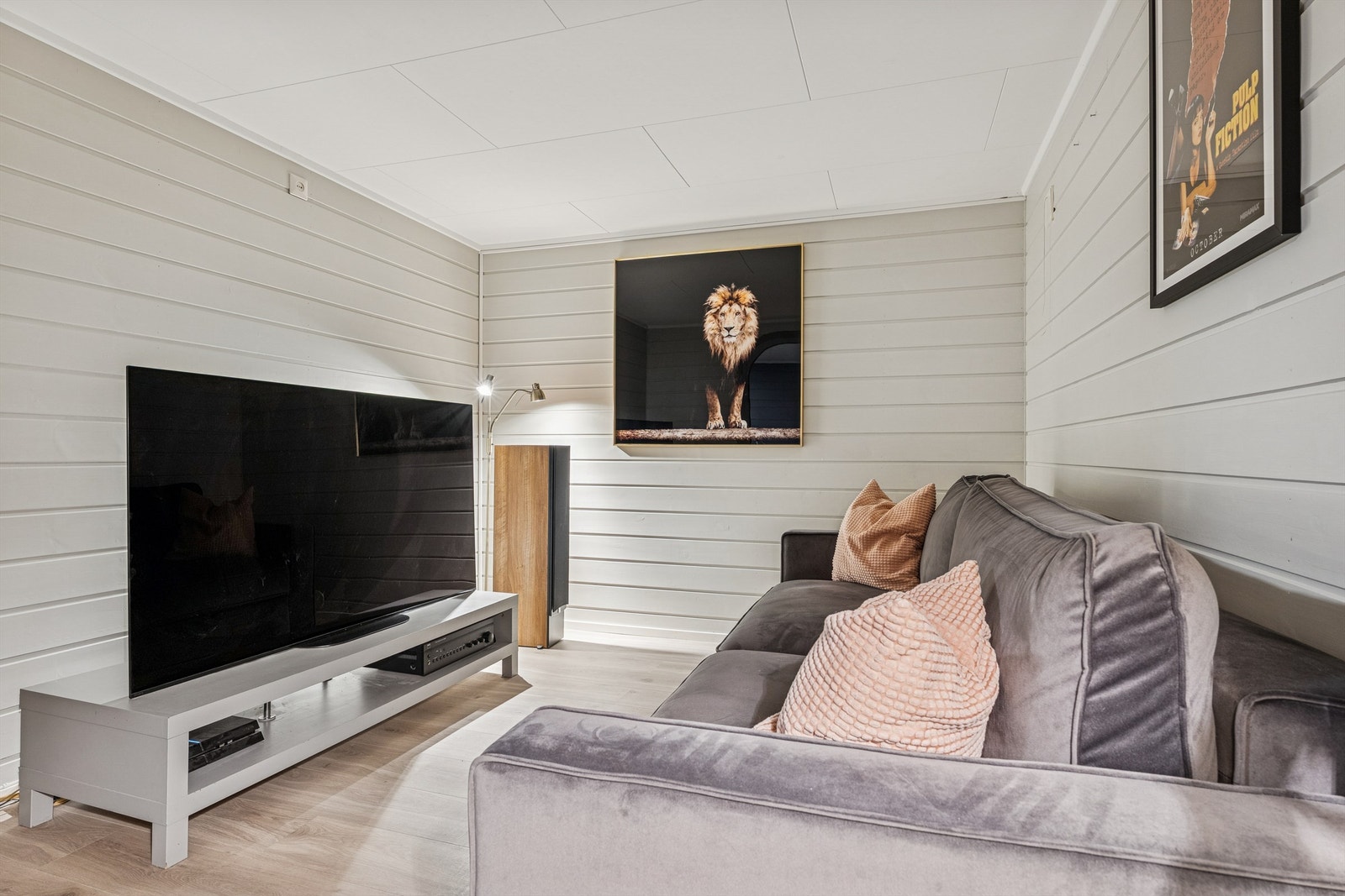 Stue i underetasjen (rommet er ikke godkjent for varig opphold). Galleribilde