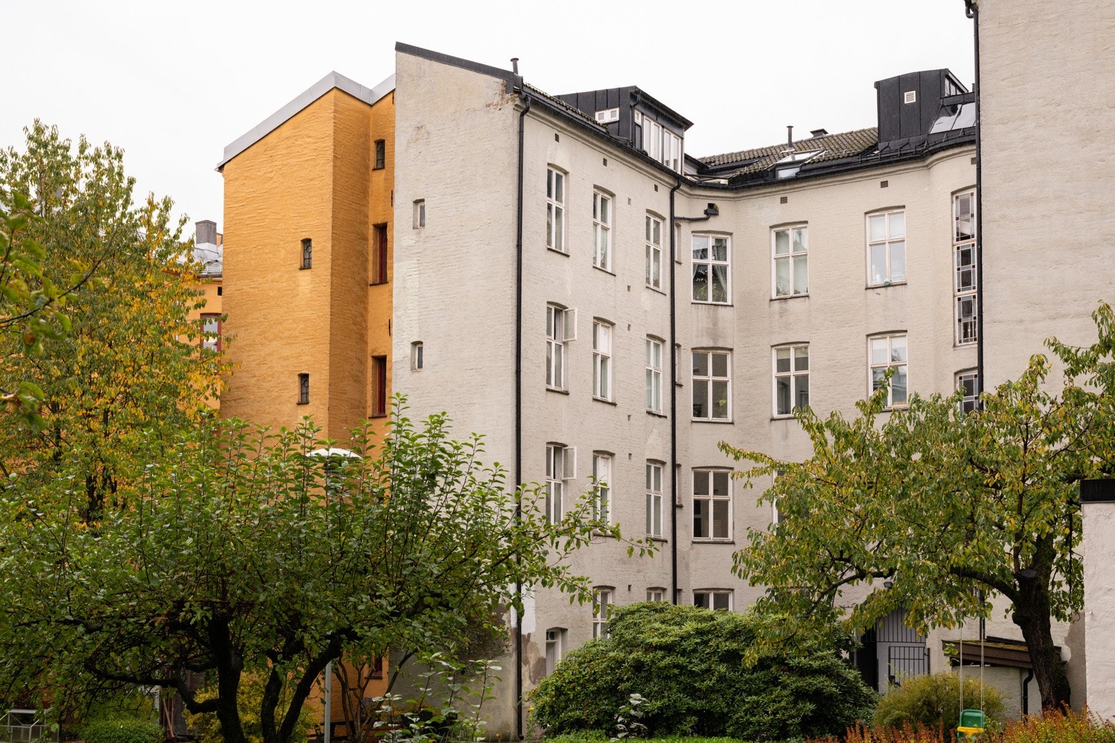 Leiligheten ble bygget på loftet i 2004. Det foreligger ferdigattest fra 2007 for innredning av to nye loftsleiligheter, installering av heis og nye balkonger. Galleribilde