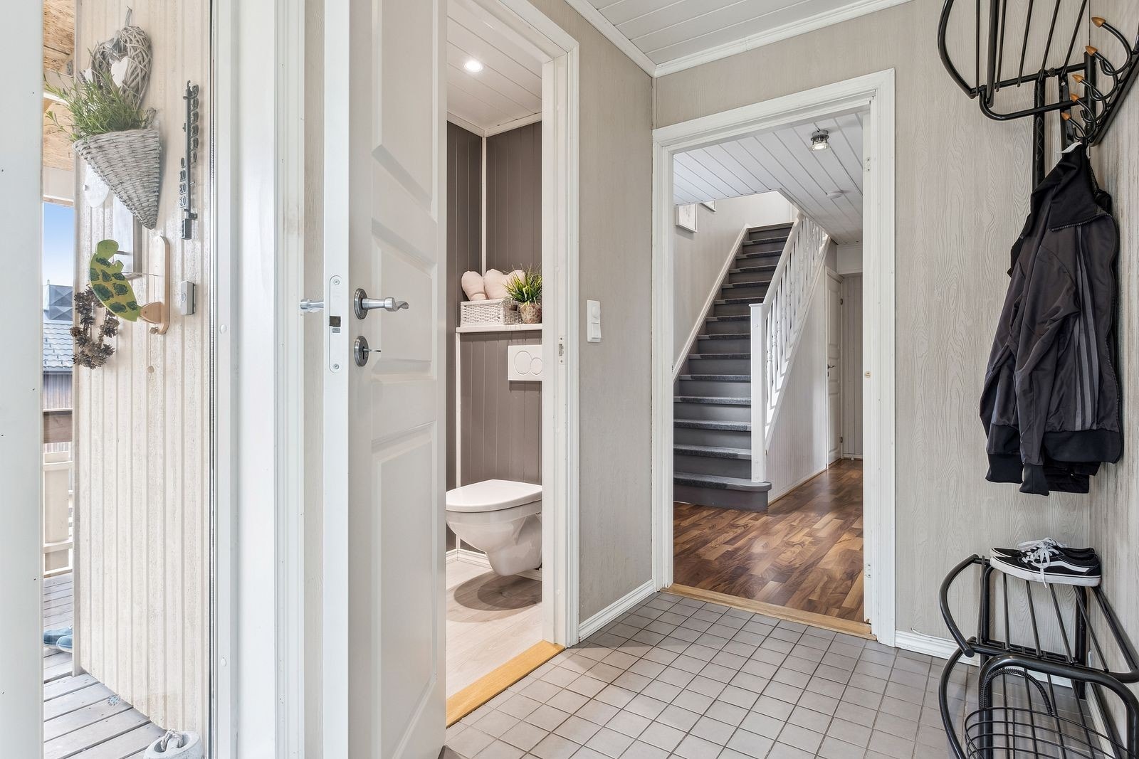 entre mot trapperom og wc rom Galleribilde