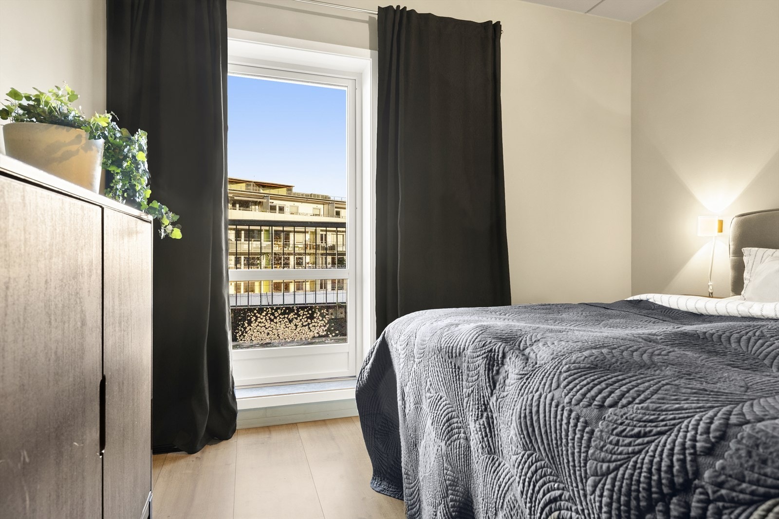 Herfra har du utgang til en nordvendt privat takterrasse på ca. 12 kvm. Galleribilde