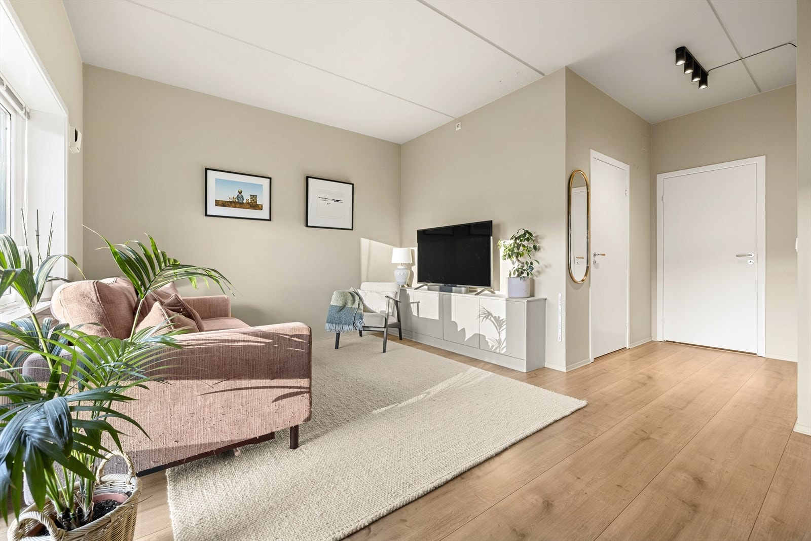 Plassbygget TV benk kom på plass i 2025. Galleribilde