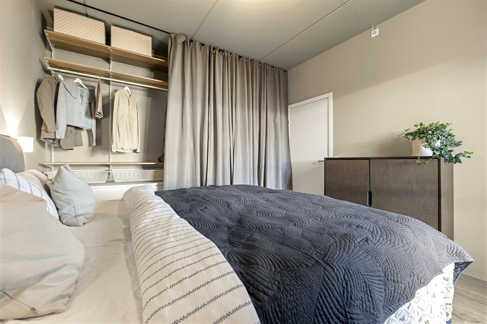 Garderobeløsning medfølger. Galleribilde