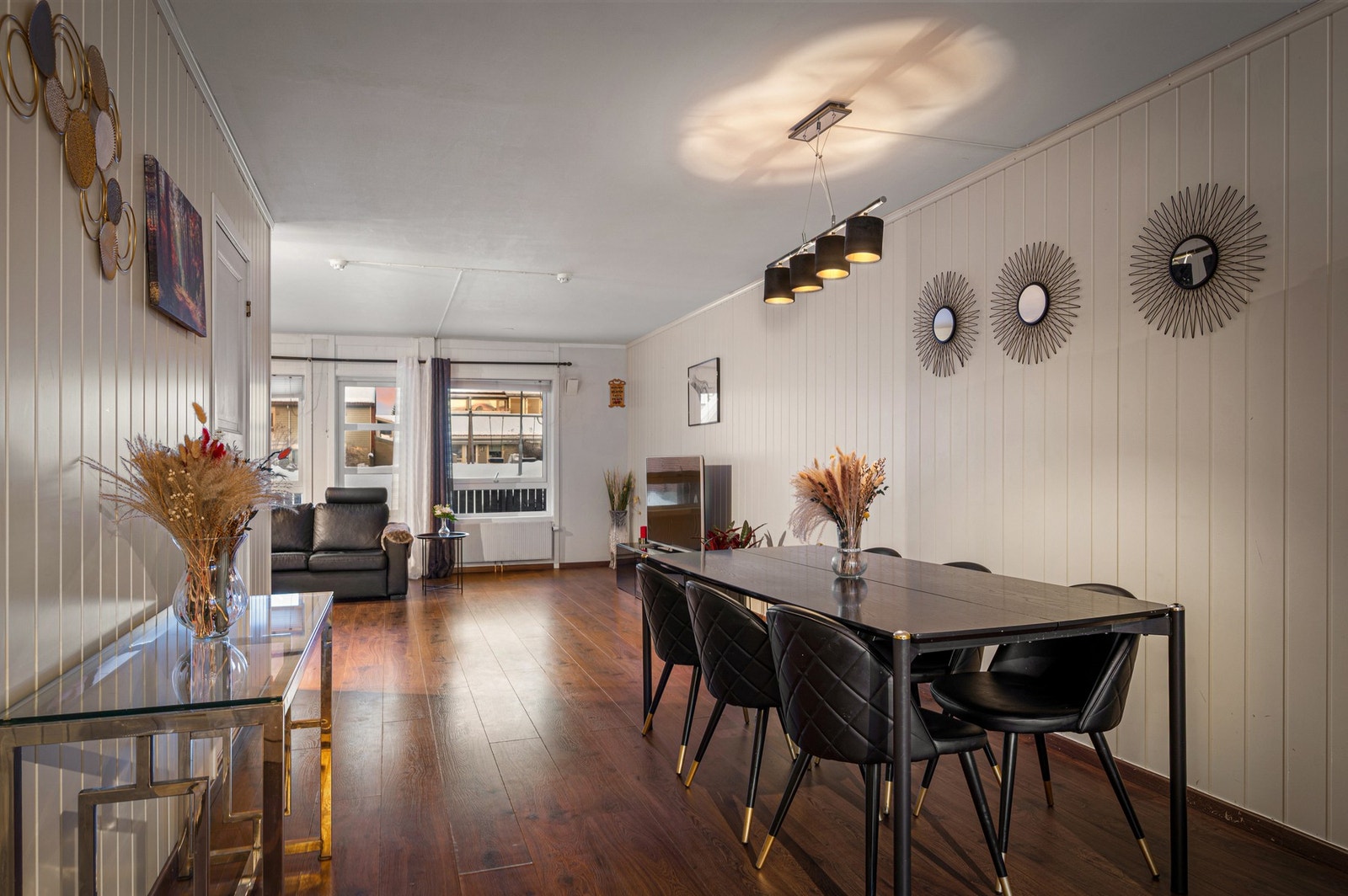 Romslig stue/kjøkken på 44,2m² Galleribilde