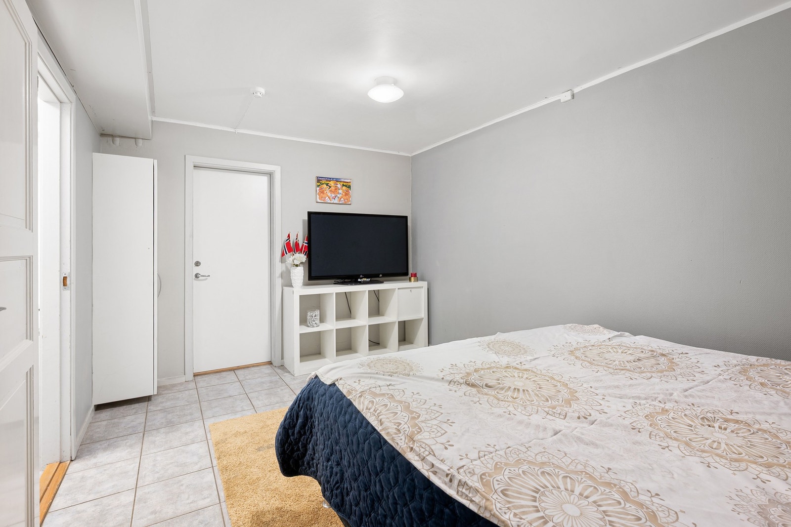 Utgang til fellesarealer og mulighet til å komme seg til parkeringskjelleren fra denne utgangen. Galleribilde