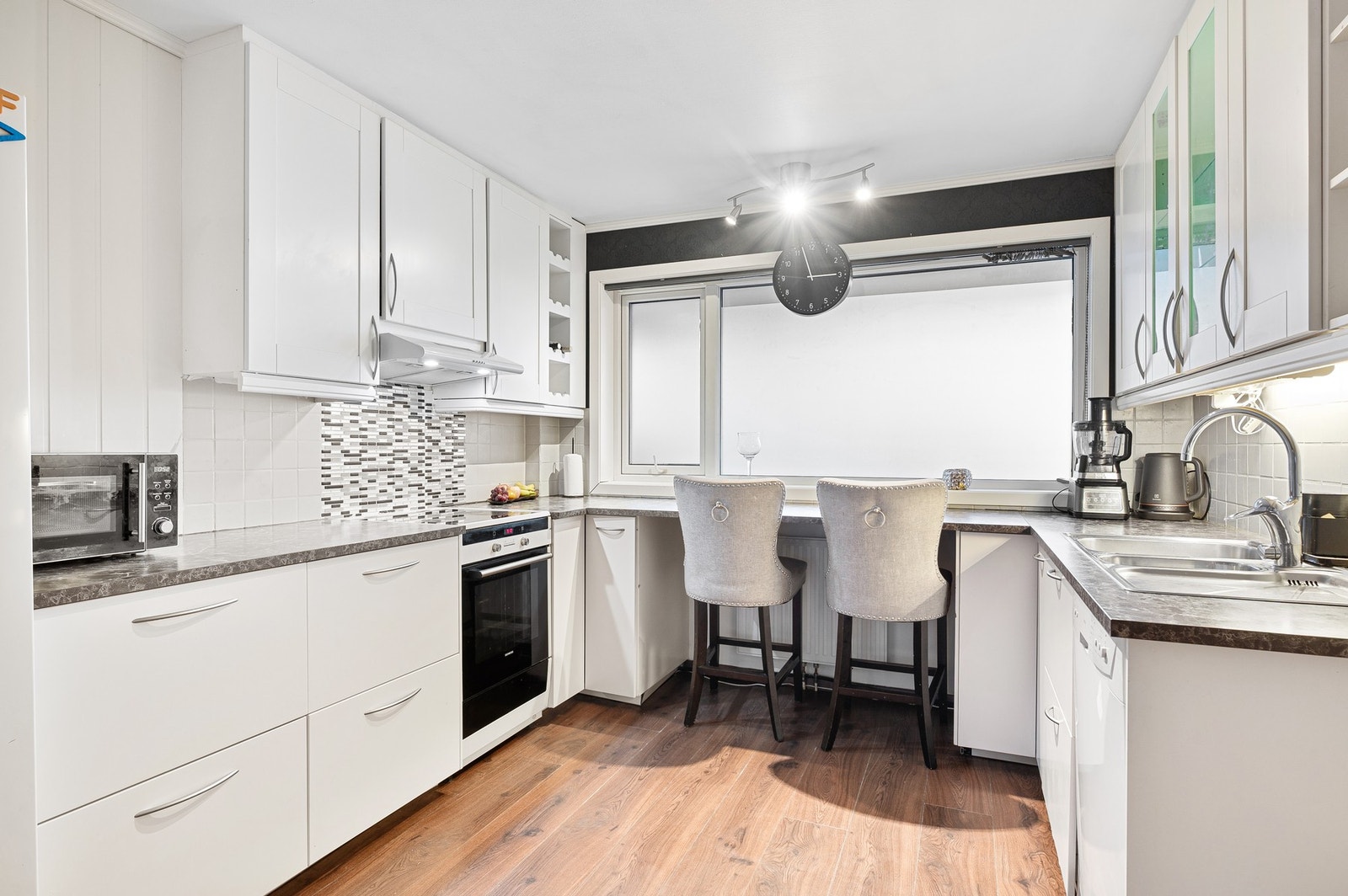 Opplegg for oppvaskmaskin på kjøkkenet. Det er montert aquastop på kjøkkenet ved oppvaskmaskin. Galleribilde