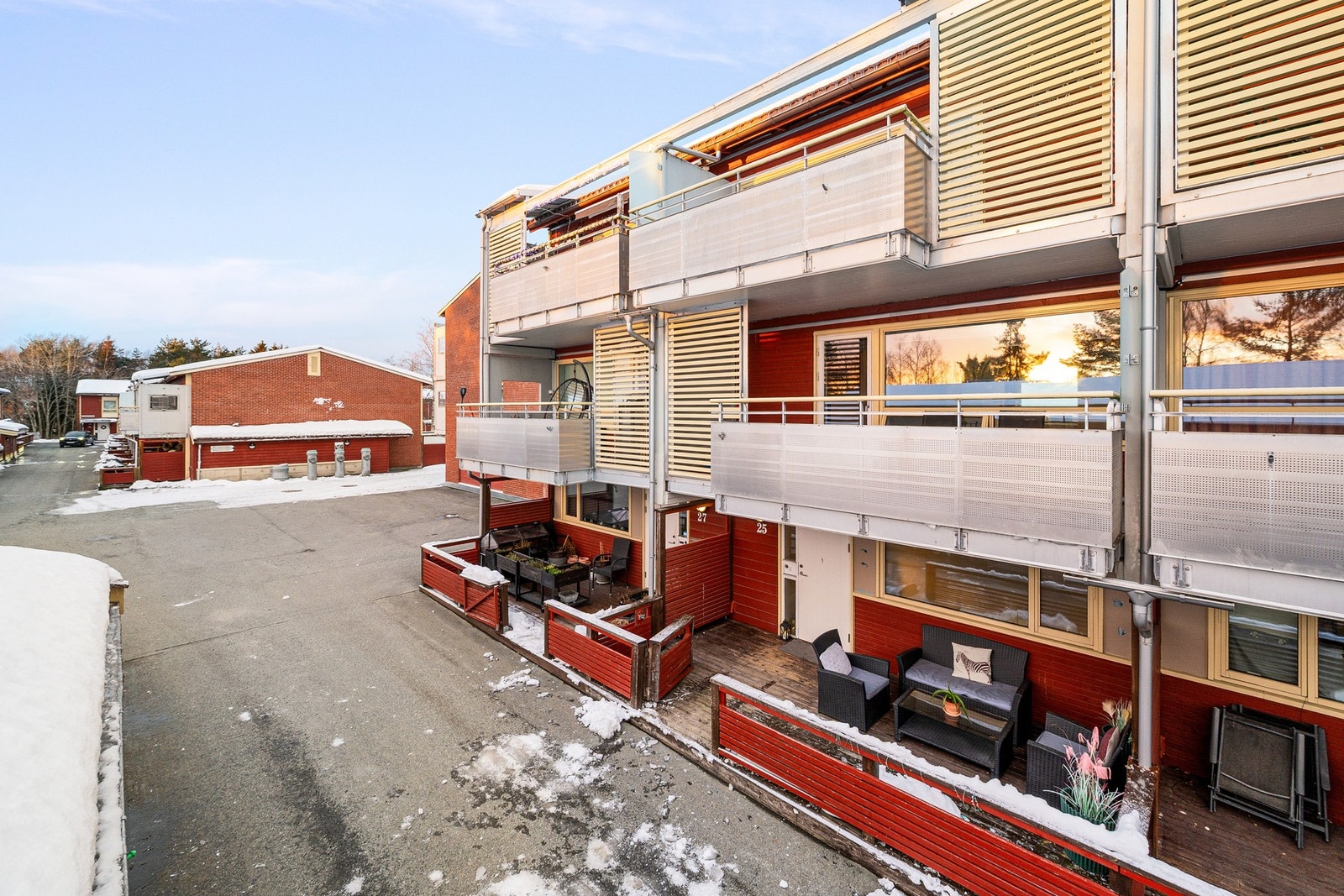 Velkommen til Rugdevegen 25 - Presentert av EiendomsMegler1 ved Mathias Åsvang. Galleribilde