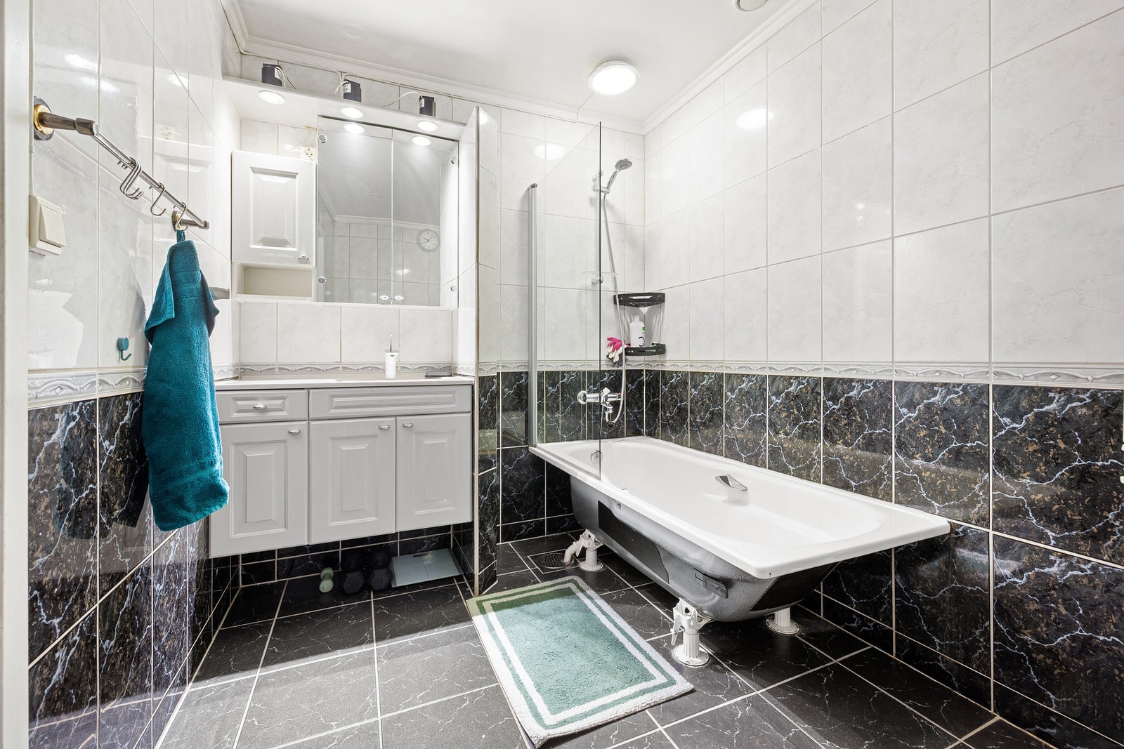 Flislagt baderom. Galleribilde