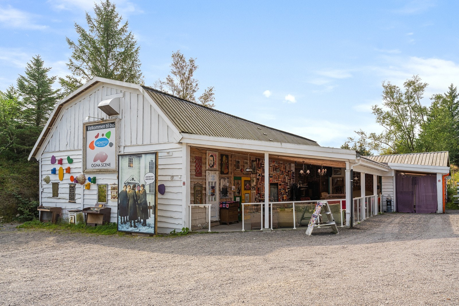 Ogna Scene som er i følge dem selv stedet for musikk, dikt, drøm, dans og fanteri Galleribilde