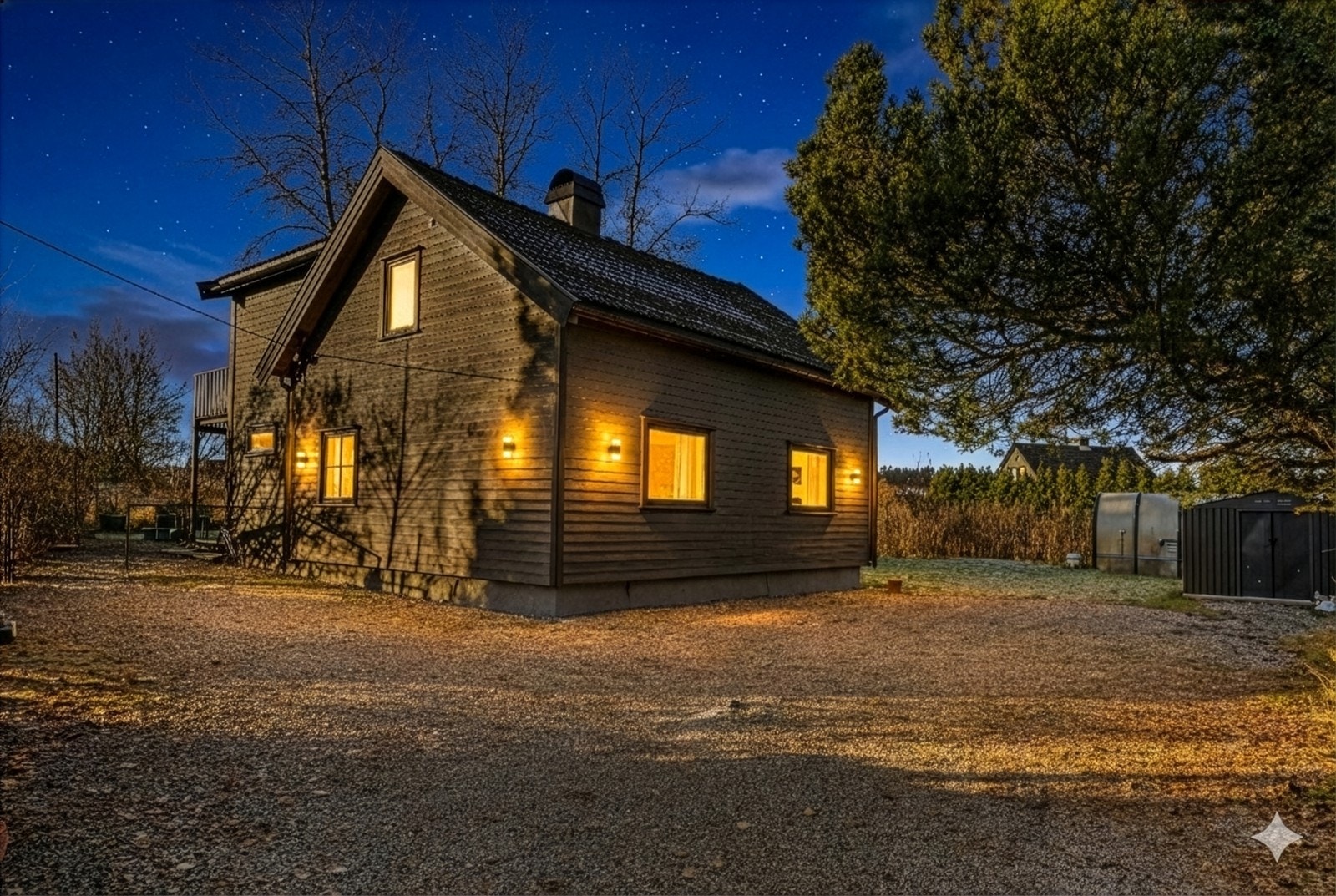 Stor gårdsplass, godt med parkeringsmuligheter Galleribilde