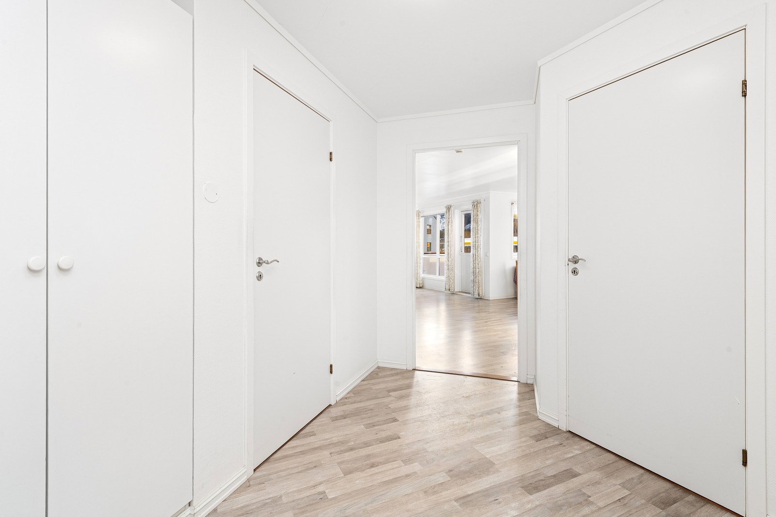 Entré med garderobeplass Galleribilde