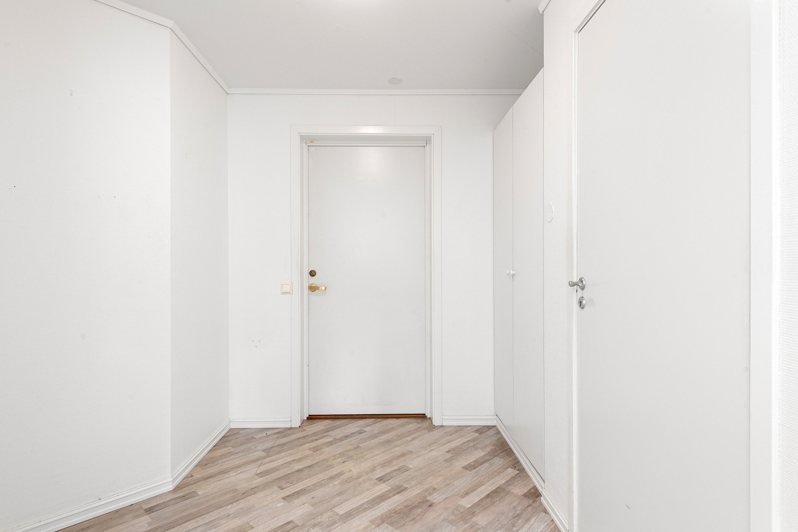 Entré med garderobeplass Galleribilde