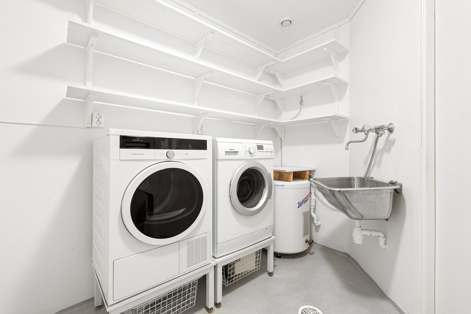 Bod med opplegg for vaskemaskin og utslagsvask Galleribilde