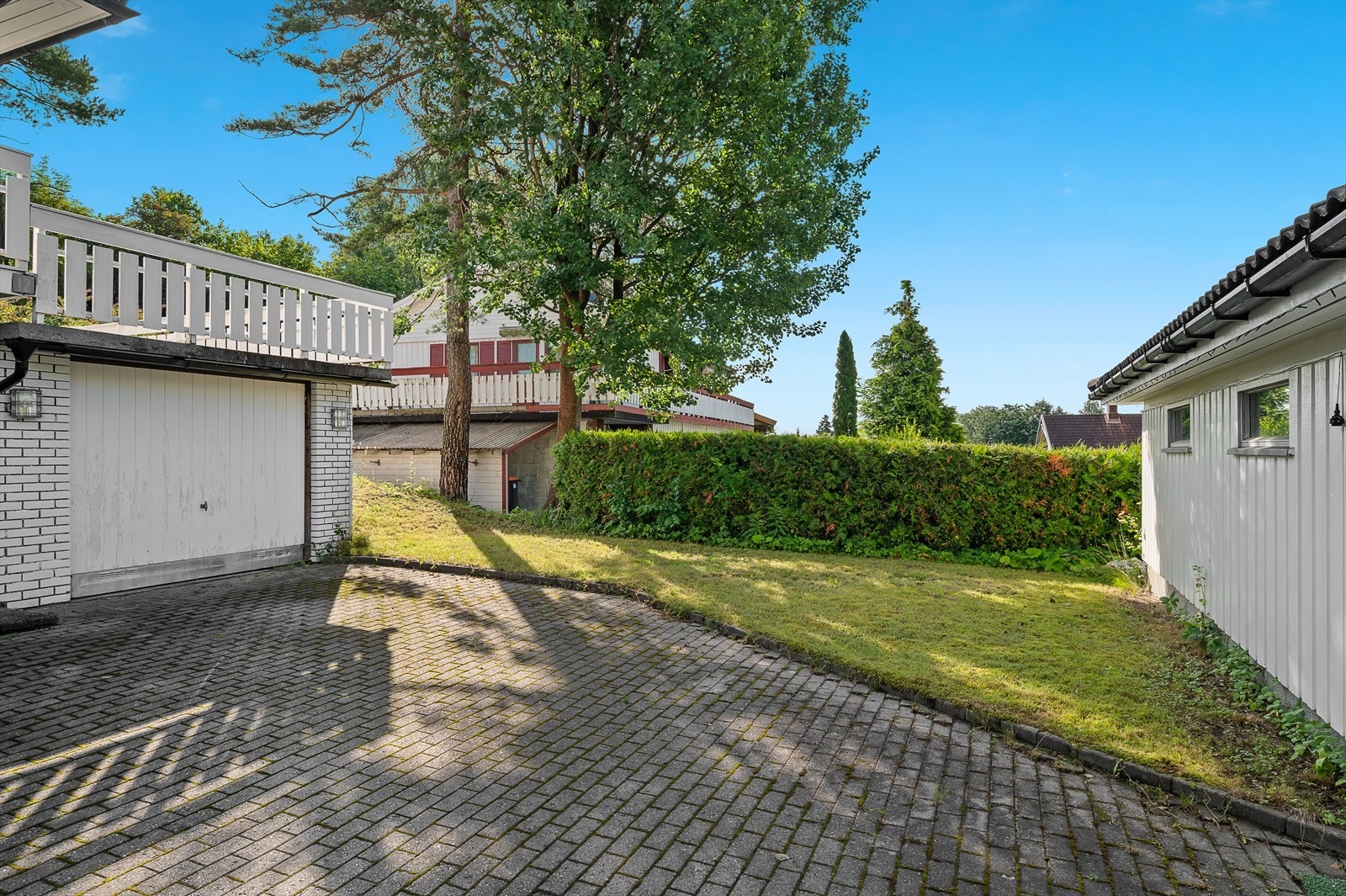 Hage på fremsiden av boligen Galleribilde