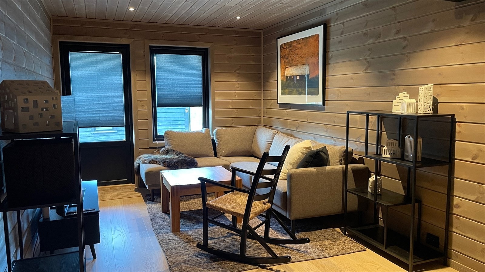 Kjellerstue, med utgang til terrasse. Møbler kan medfølge etter nærmere avtale Galleribilde