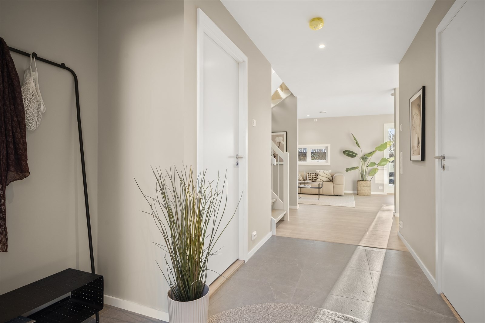 Fra entreen åpner boligen seg opp mot de sosiale sonene. Galleribilde