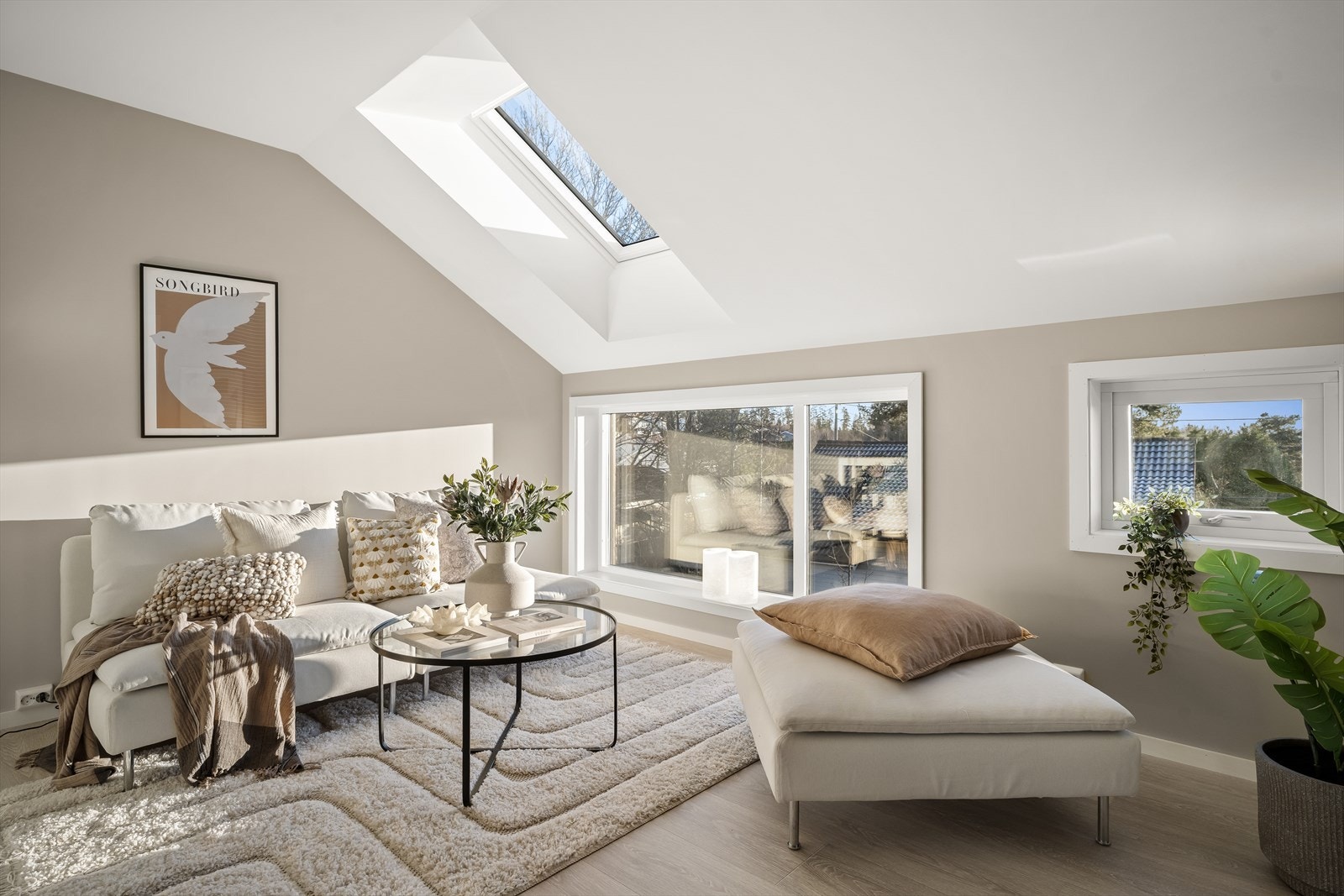 En fleksibel sone som kan benyttes som TV-stue, kontor eller lekeareal. Galleribilde