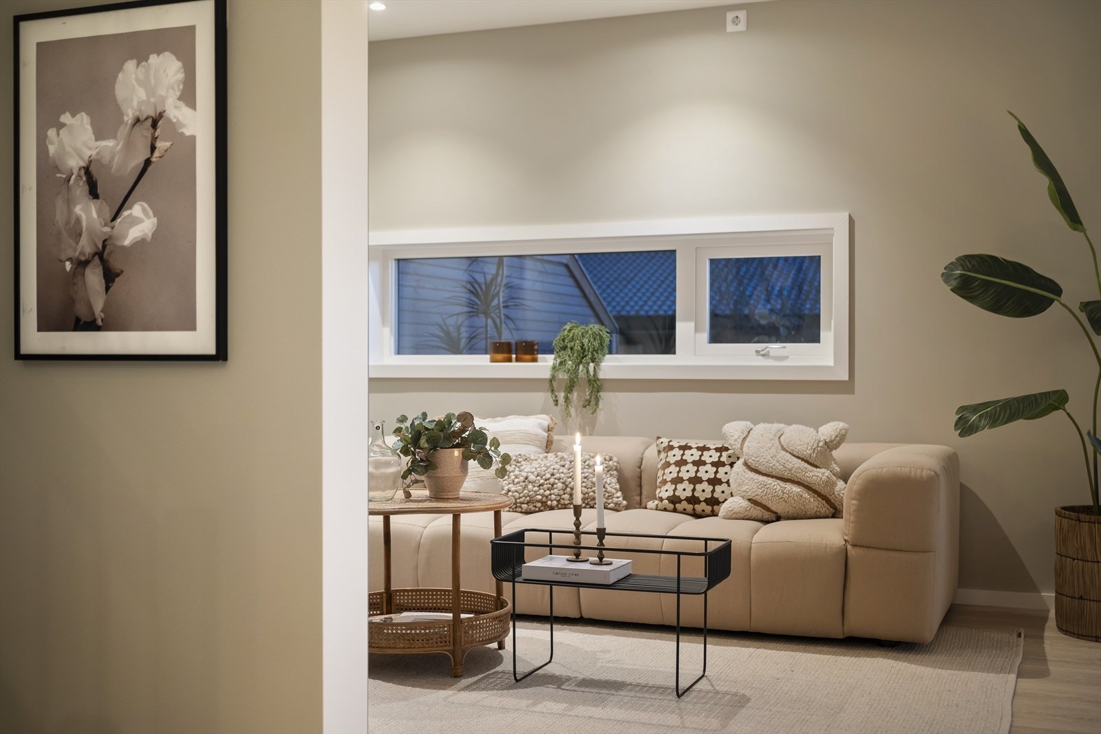 Gjennomgående en-stavs parkett på gulv i oppholdsrom. Galleribilde