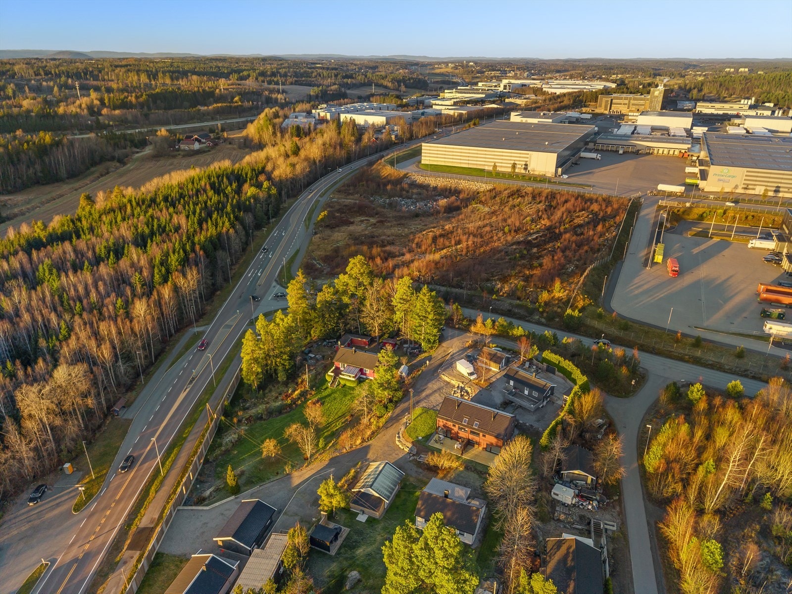 Beliggenheten er ideell for pendlere, med kort vei til Vestby Næringspark. Galleribilde