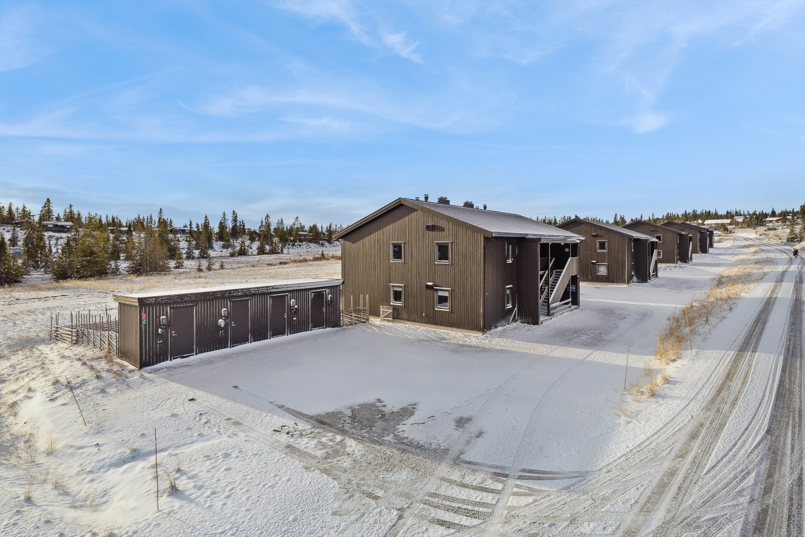 En moderne og lettstelt 4-roms fritidsleilighet på bakkeplan. Galleribilde