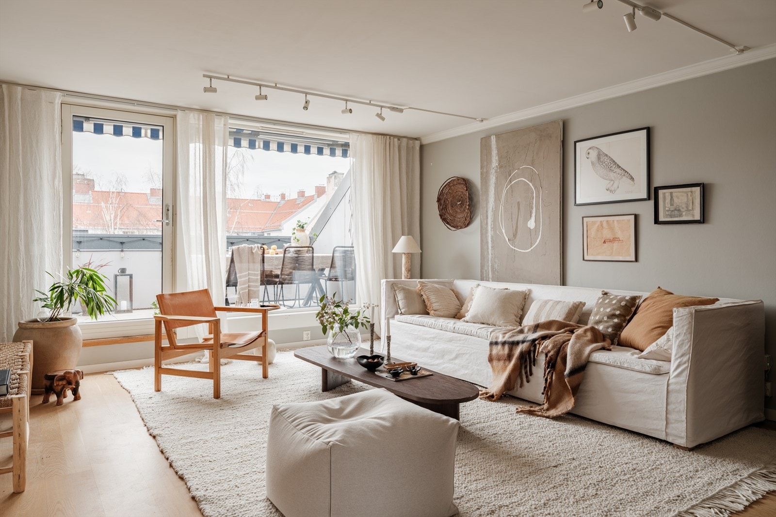 Lys, gjennomgående toppleilighet Galleribilde